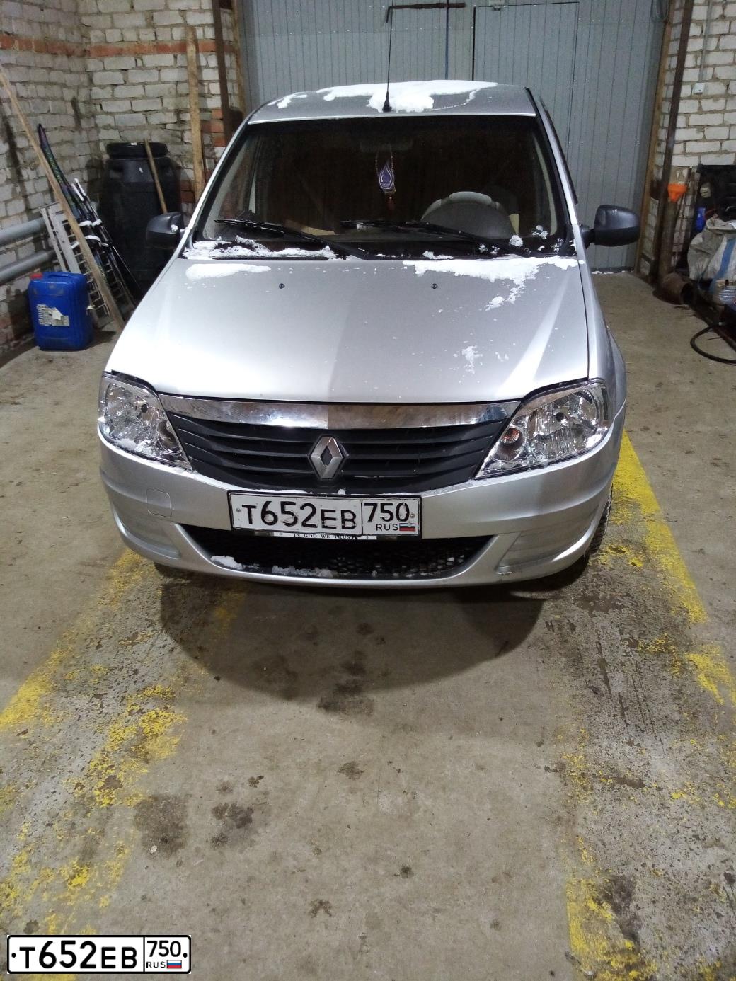 Фото автомобиля RENAULT LOGAN, 2015 — госномер Н457ТО33. Цвет: СВЕТЛО-СЕРЫЙ