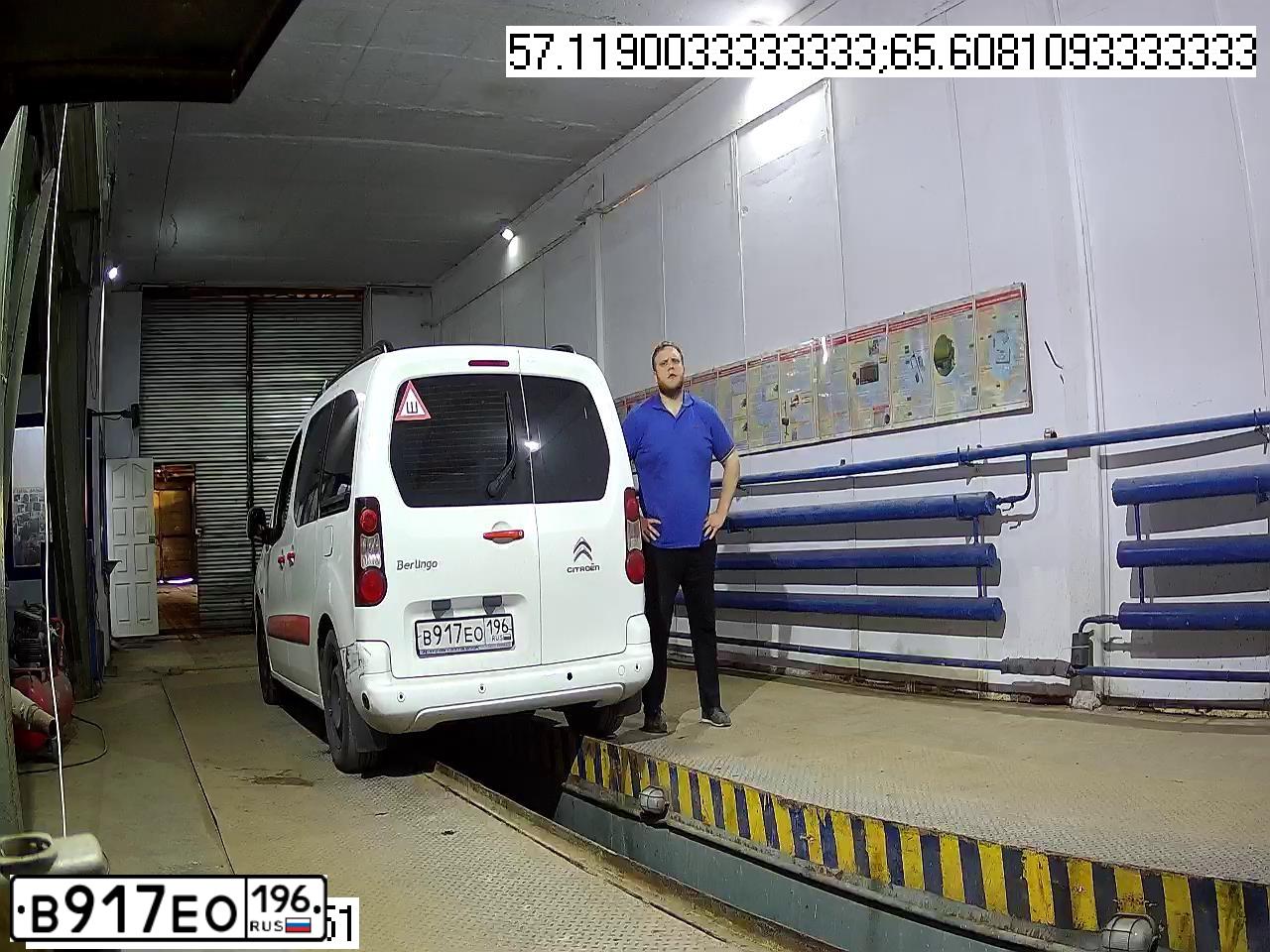 Фото автомобиля CITROEN BERLINGO, 2012 — госномер М183ЕР186. Цвет: Белый