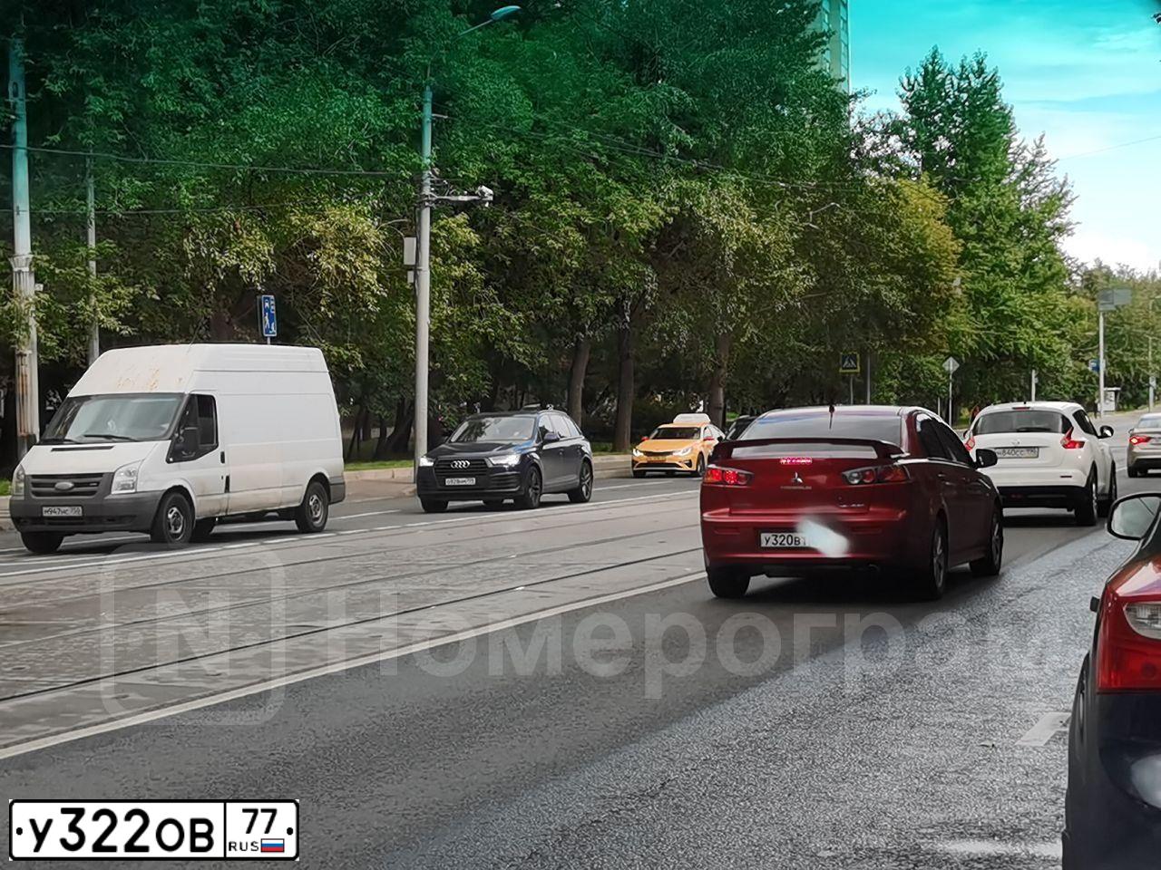 Фото автомобиля ГАЗ 31022, 1996 — госномер У322ОВ77. Цвет: БЕЛЫЙ