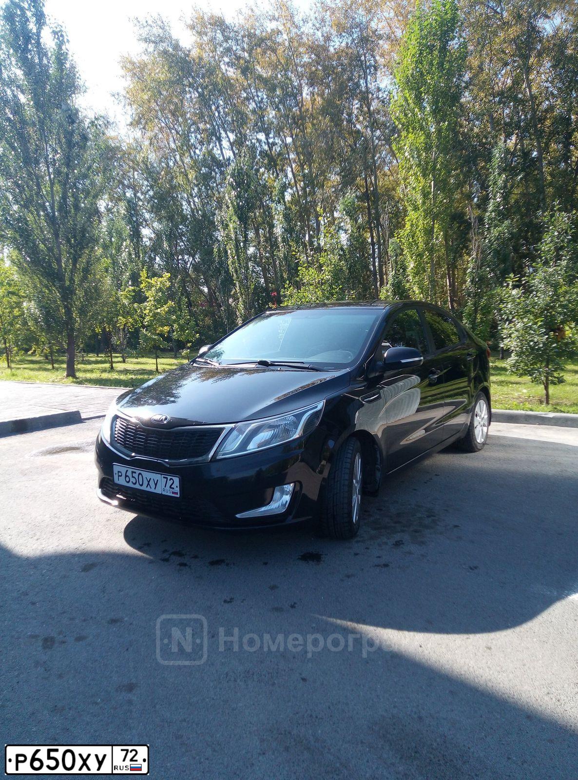 Фото автомобиля KIA RIO, 2014 — госномер Р650ХУ72. Цвет: ЧЕРНЫЙ