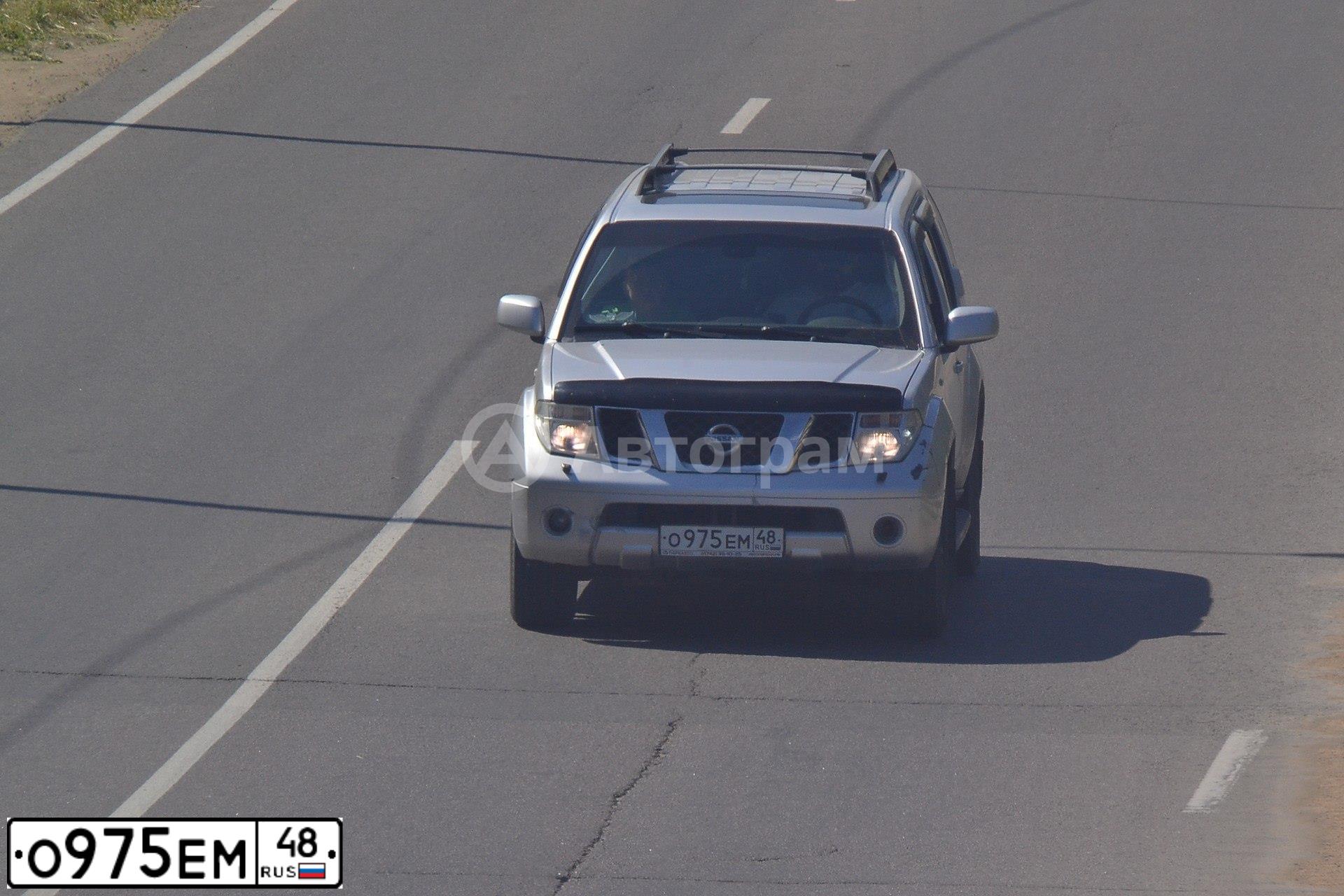Фото автомобиля NISSAN PATHFINDER, 2005 — госномер О975ЕМ48. Цвет: СЕРЕБРИСТЫЙ