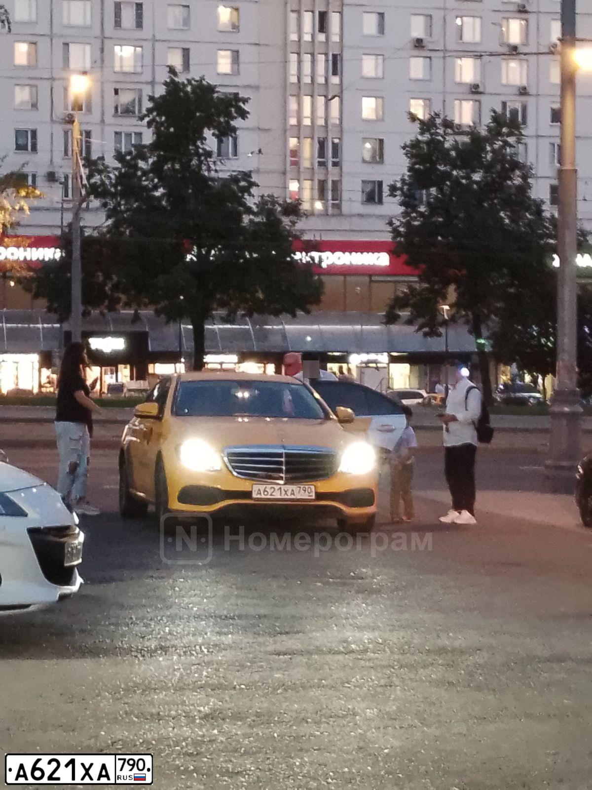 Фото автомобиля MERCEDES-BENZ E200, 2018 — госномер Р867ВН550. Цвет: БЕЛЫЙ