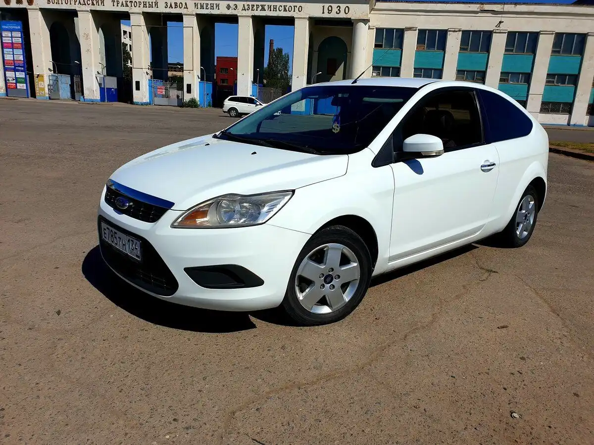Фото автомобиля FORD FOCUS, 2008 — госномер Н163НО136. Цвет: Белый