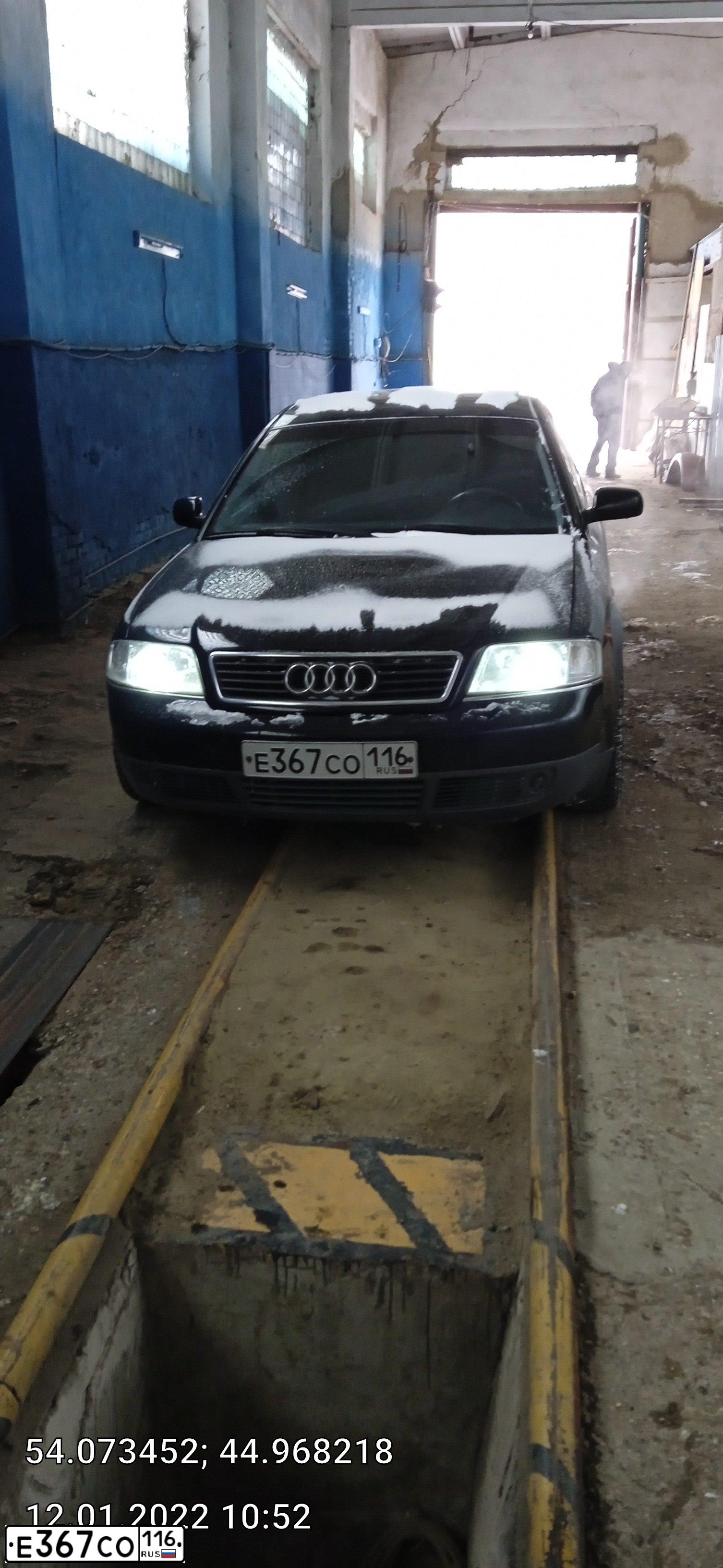 Фото автомобиля AUDI A6, 1998 — госномер М983УА13. Цвет: ЧЕРНЫЙ