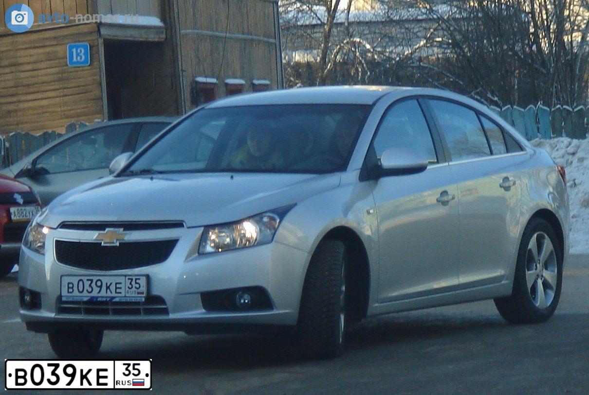 Фото автомобиля CHEVROLET CRUZE, 2010 — госномер В039КЕ35. Цвет: СЕРЕБРИСТЫЙ