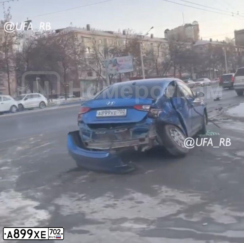 Фото автомобиля HYUNDAI SOLARIS, 2018 — госномер А899ХЕ702. Цвет: синий