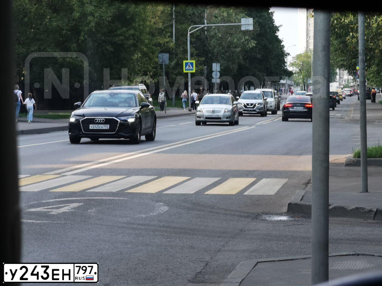 Фото автомобиля АУДИ A6, 2021 — госномер У243ЕН797. Цвет: ЧЕРНЫЙ