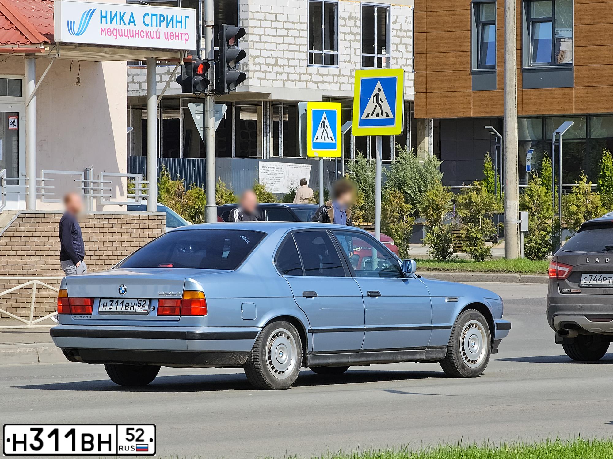 Фото автомобиля (BMW) BMW525I 24V (СЕРЫЙ(БЕЛЫЙ); БЕЛЫЙ(СЕРЫЙ)) (5-SERIES, 1991 — госномер Н311ВН52