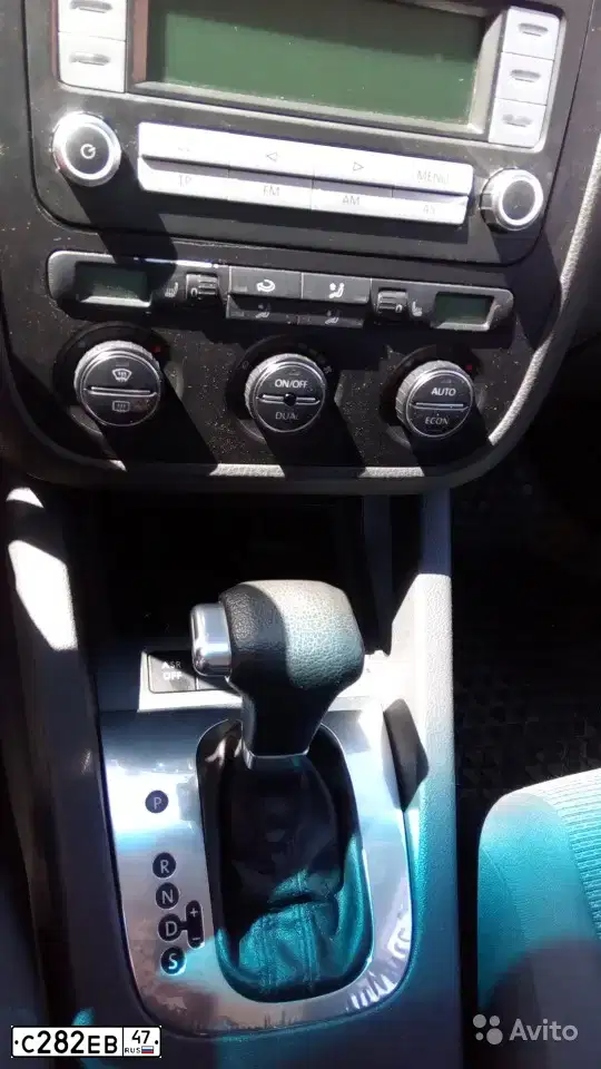 Фото автомобиля VOLKSWAGEN JETTA, 2007 — госномер С282ЕВ47. Цвет: КРАСНЫЙ