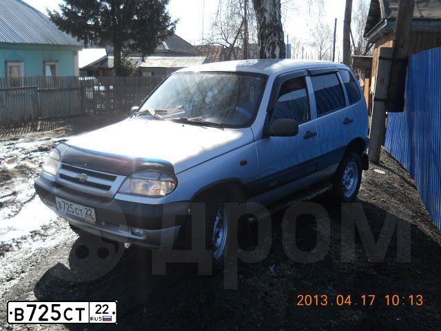 Фото автомобиля CHEVROLET NIVA, 2004 — госномер В818РР64. Цвет: СВЕТЛО-СЕРЕБРИСТЫЙ МЕТАЛЛ