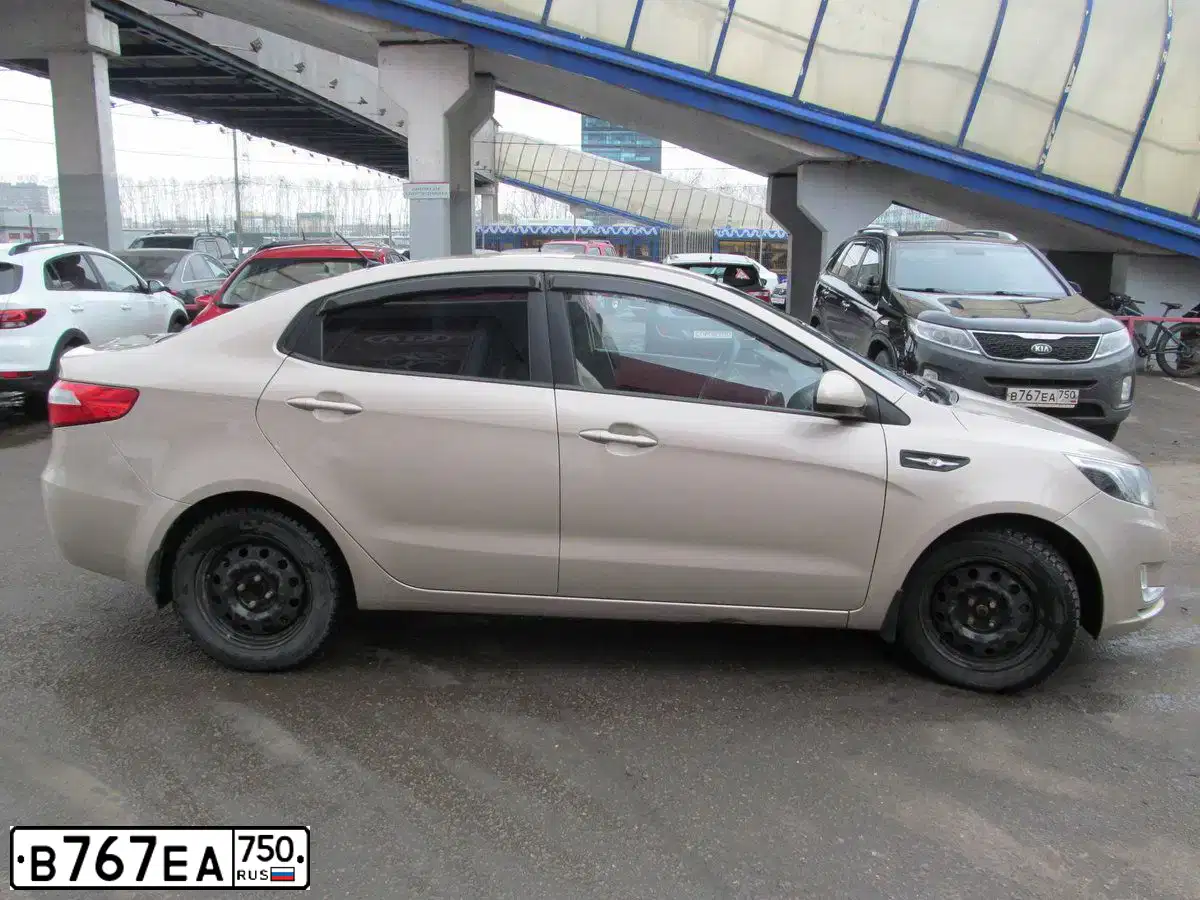 Фото автомобиля KIA SORENTO, 2013 — госномер В767ЕА750. Цвет: ЧЕРНЫЙ