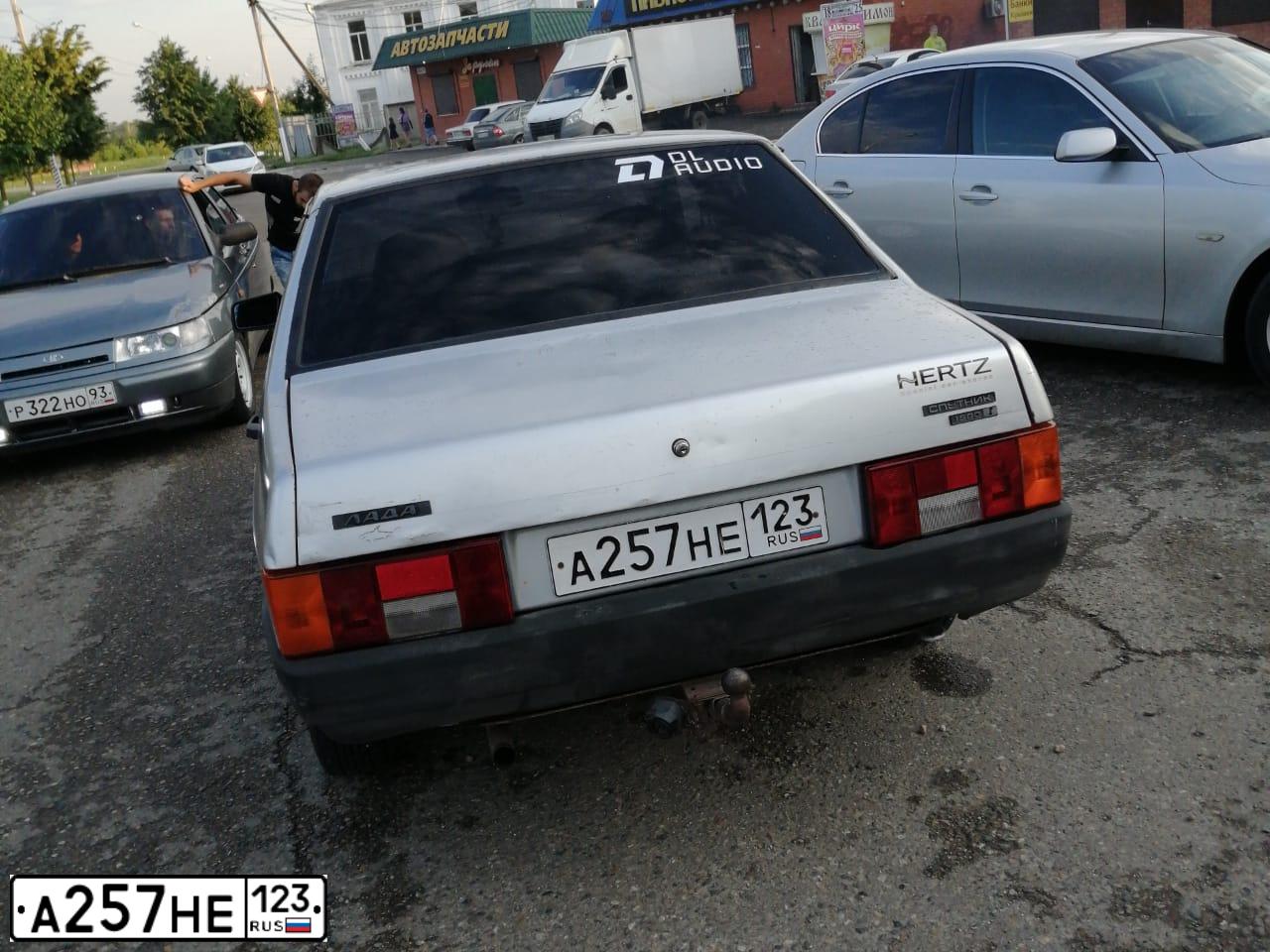 Фото автомобиля VAZ 2109 SAMARA, 2003 — госномер А257НЕ123. Цвет: СВЕТЛО-СЕРЕБРИСТЫЙ МЕТАЛЛ