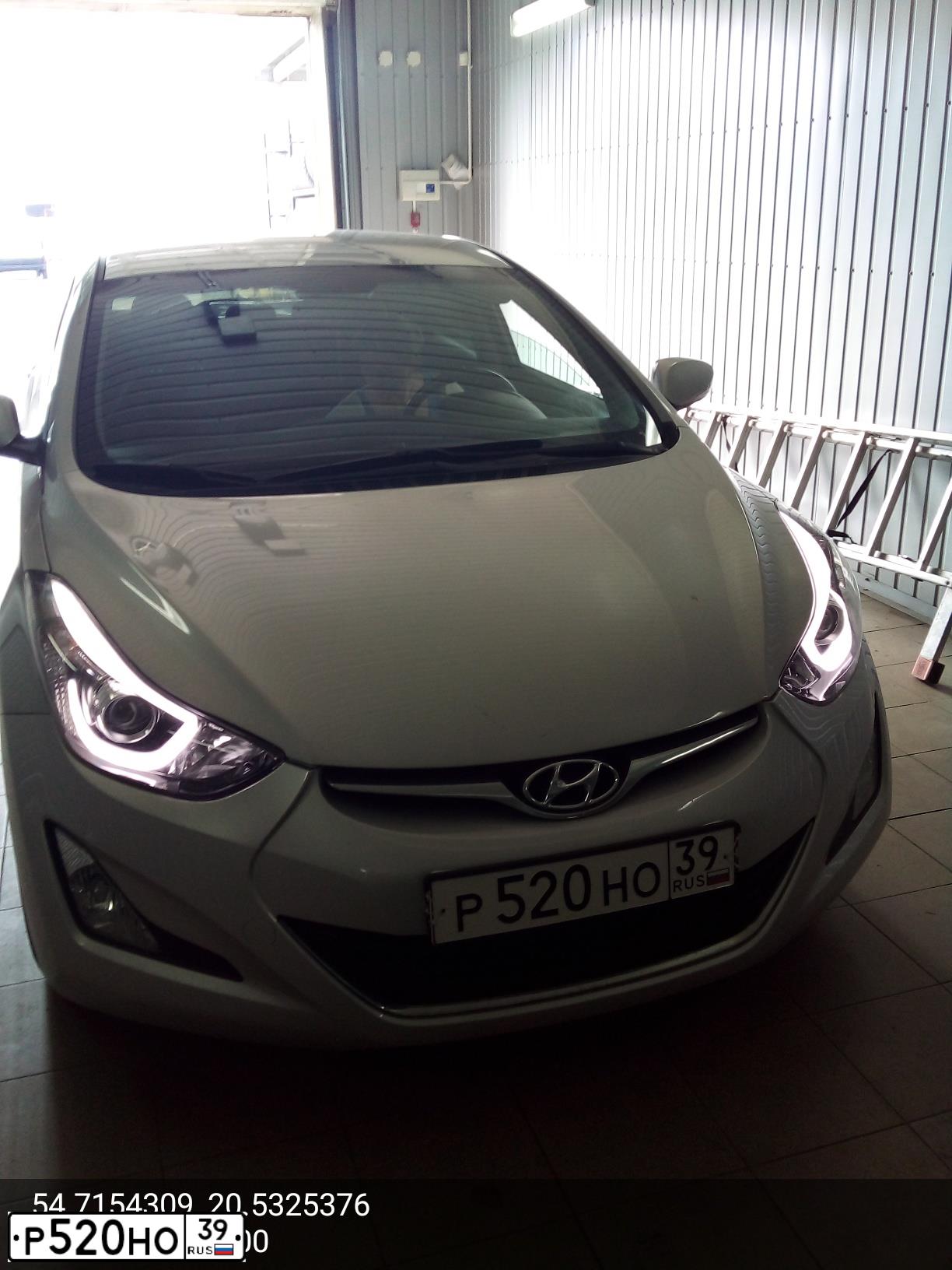 Фото автомобиля HYUNDAI ELANTRA, 2013 — госномер Р520НО39. Цвет: СЕРЕБРИСТЫЙ