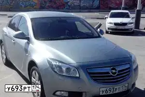 Фото автомобиля OPEL INSIGNIA, 2011 — госномер У693РТ174. Цвет: СЕРЫЙ