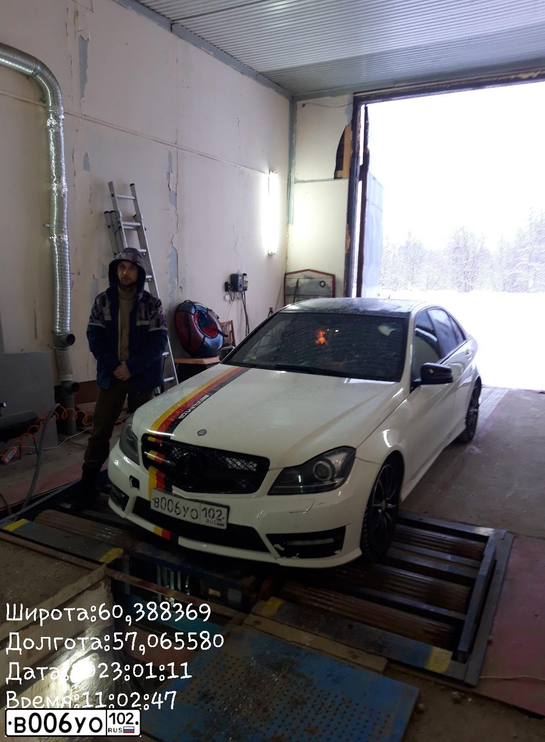 Фото автомобиля MERCEDES C-KLASSE, 2012 — госномер В006УО102. Цвет: БЕЛЫЙ