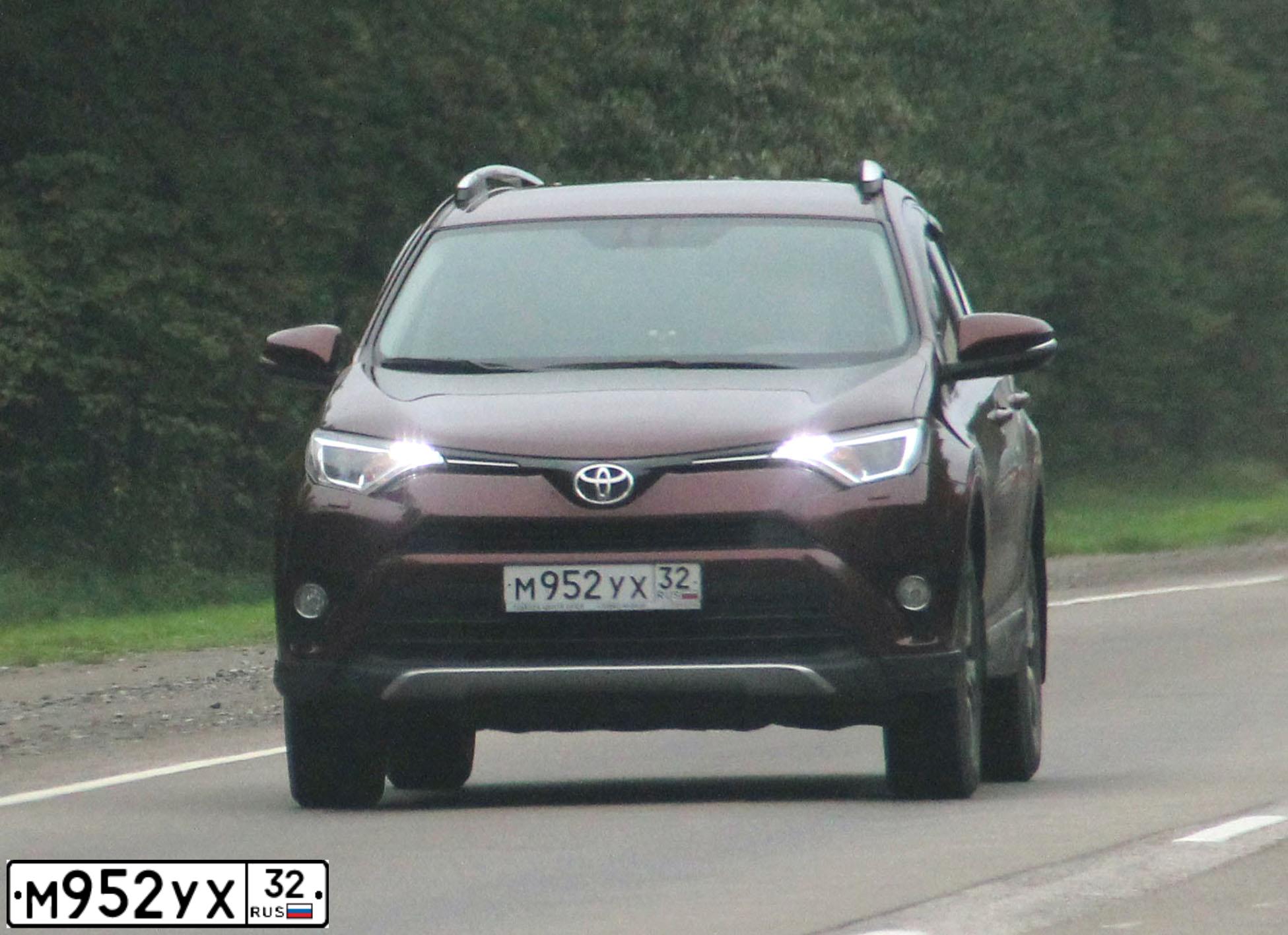 Фото автомобиля TOYOTA RAV4, 2015 — госномер М952УХ32. Цвет: ТЕМНО - КРАСНЫЙ