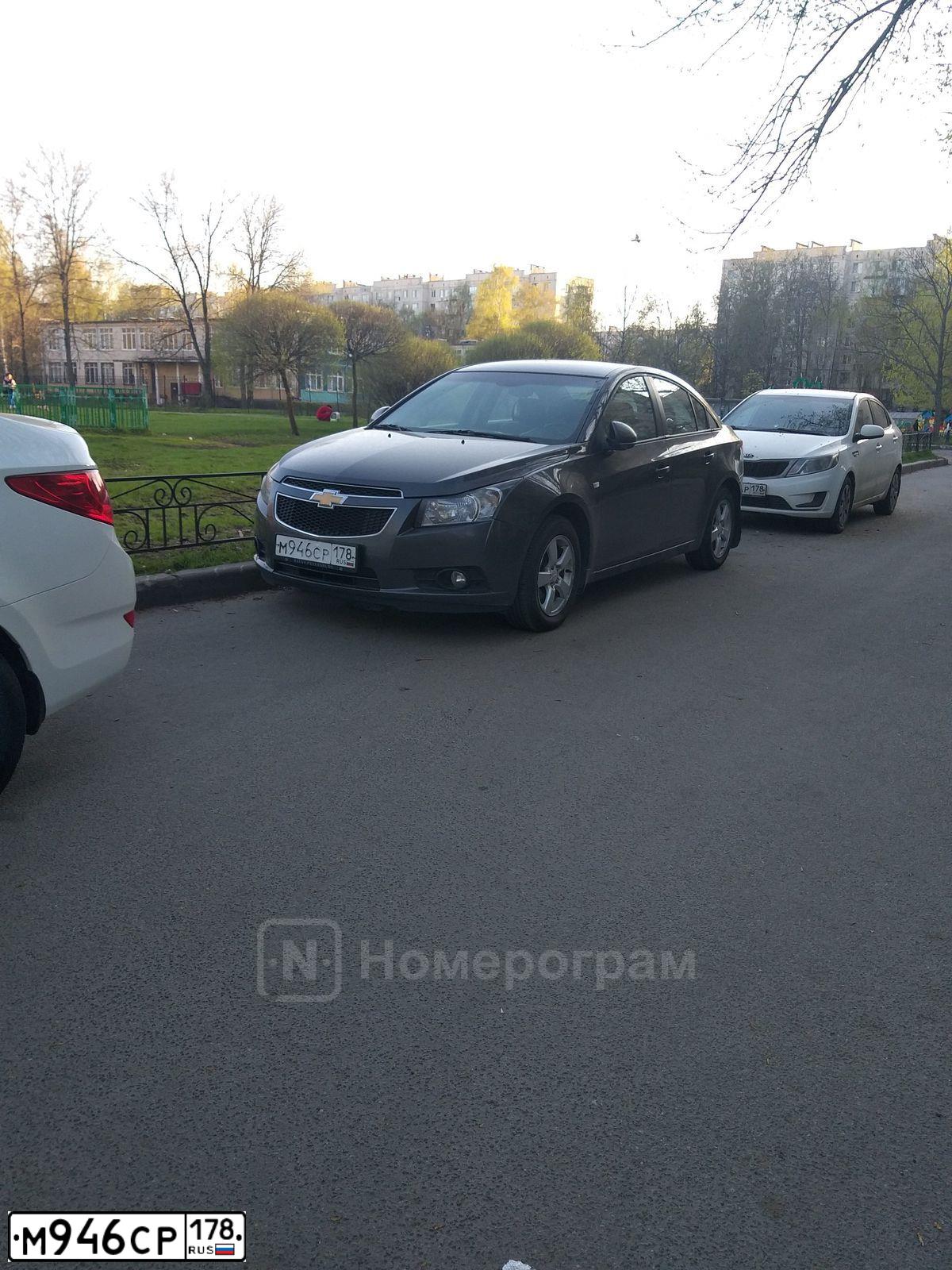 Фото автомобиля CHEVROLET CRUZE, 2012 — госномер М946СР178. Цвет: СЕРЫЙ МЕТАЛЛИК