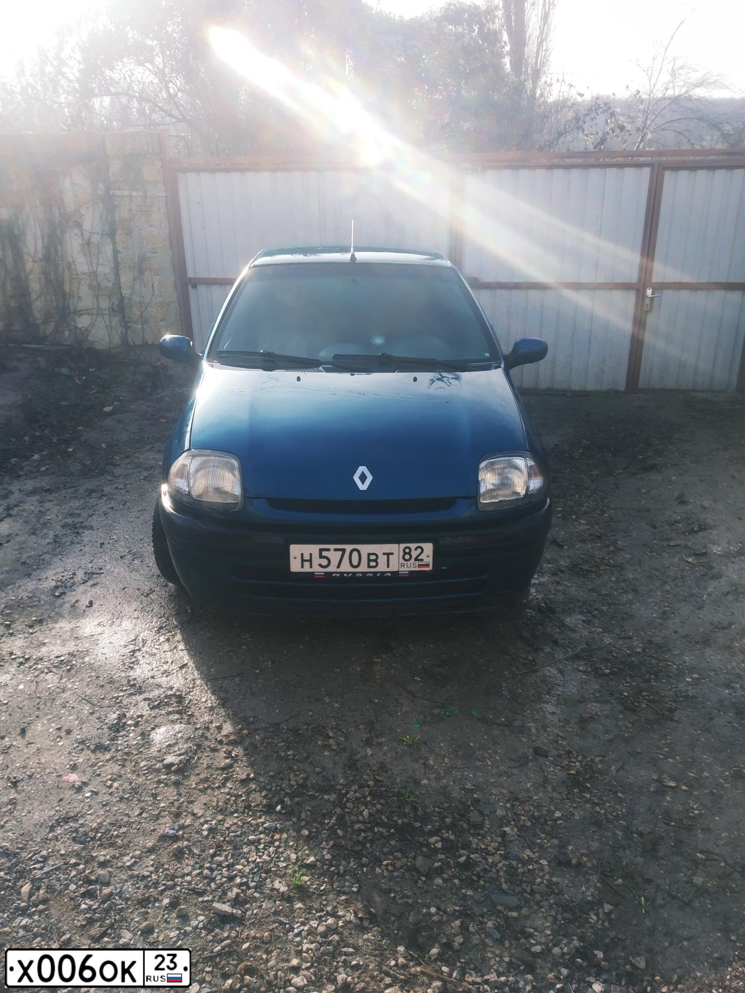 Фото автомобиля RENAULT CLIO, 1998 — госномер В841АУ92. Цвет: синий