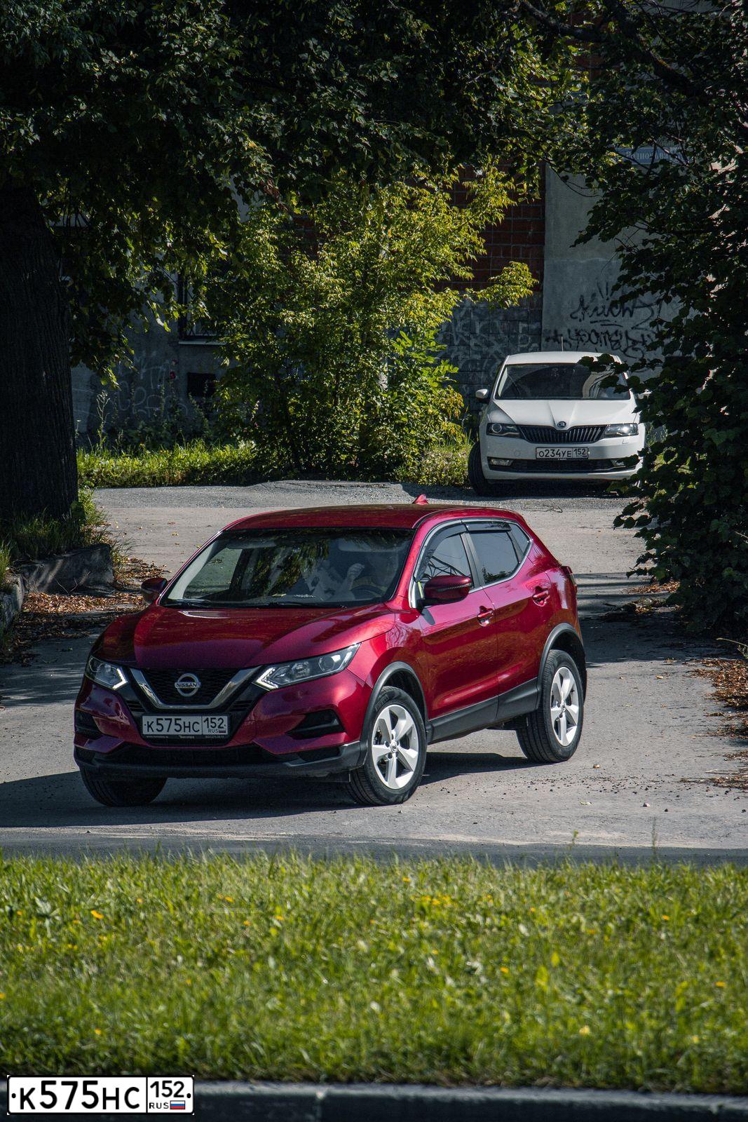 Фото автомобиля NISSAN QASHQAI, 2012 — госномер Р500УМ152. Цвет: Красный
