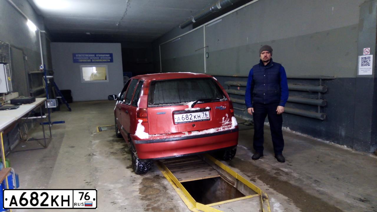 Фото автомобиля FIAT PUNTO, 1997 — госномер К286ВВ178. Цвет: Красный