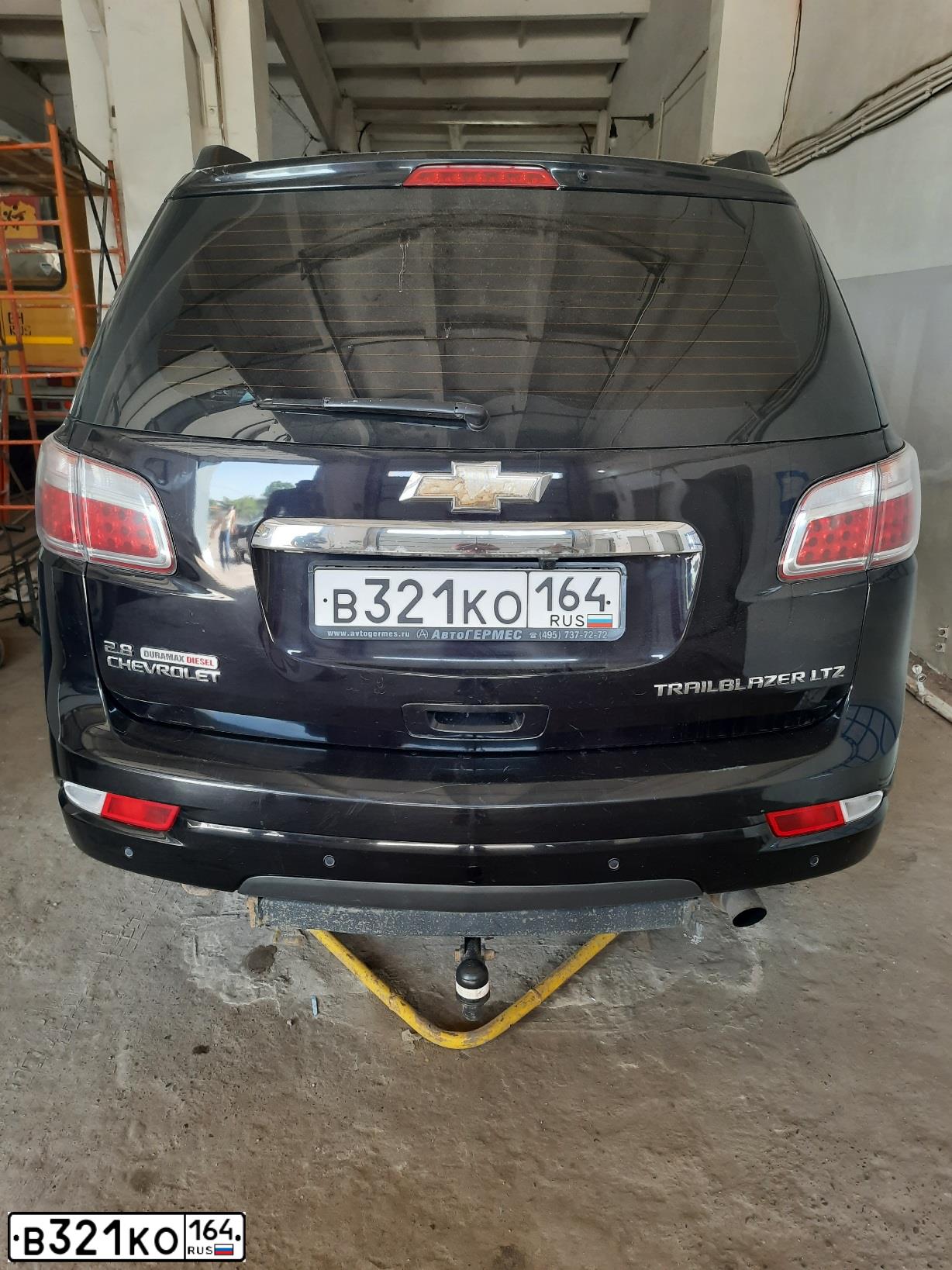 Фото автомобиля CHEVROLET TRAILBLAZER, 2014 — госномер В321КО164. Цвет: ЧЕРНЫЙ