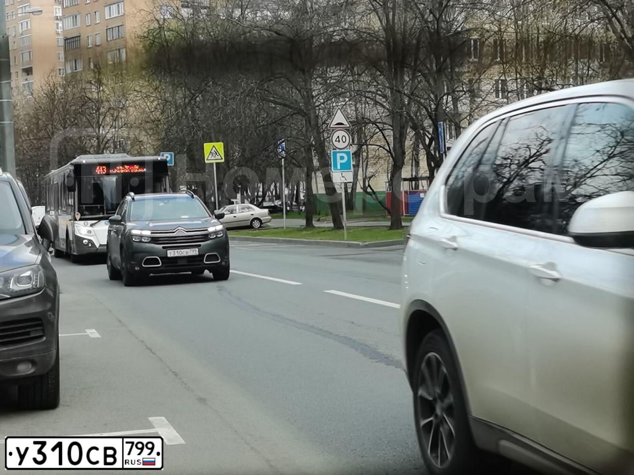 Фото автомобиля VOLKSWAGEN TIGUAN, 2020 — госномер У310СВ799. Цвет: (БЕЛЫЙ)СЕРЕБРИСТЫЙ