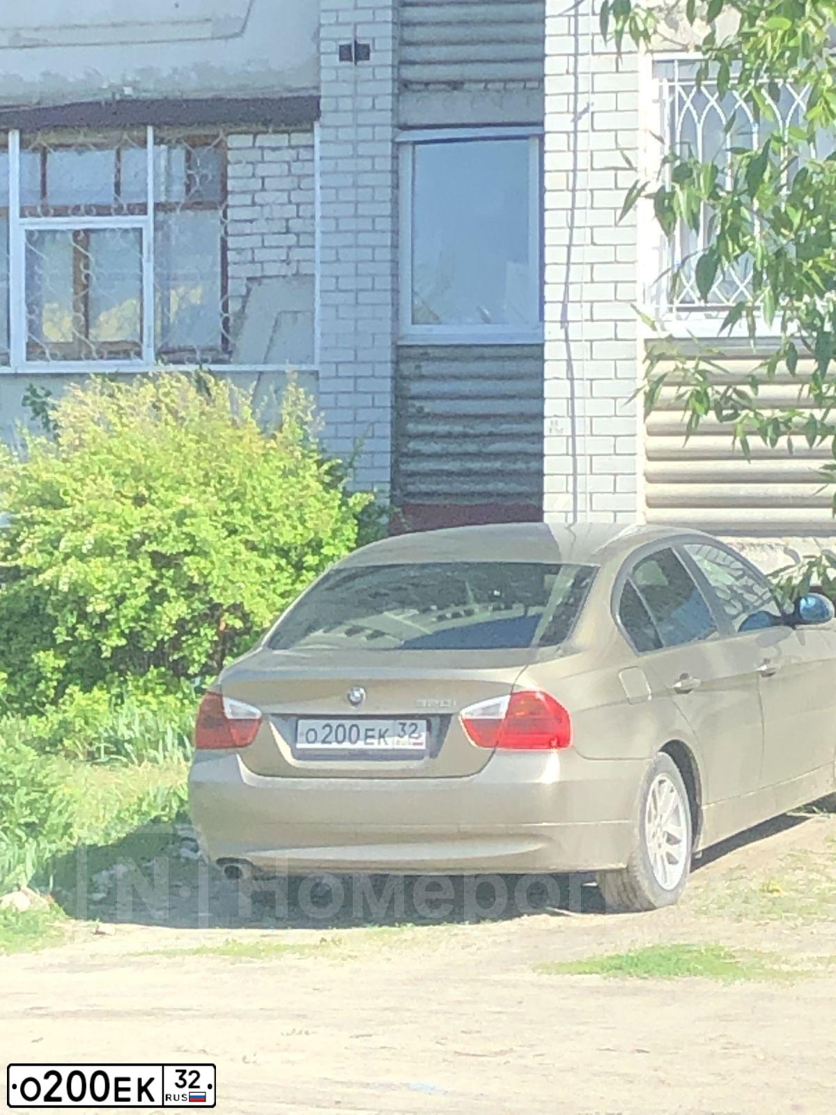 Фото автомобиля BMW SERIE 3, 2007 — госномер О200ЕК32. Цвет: Коричневый