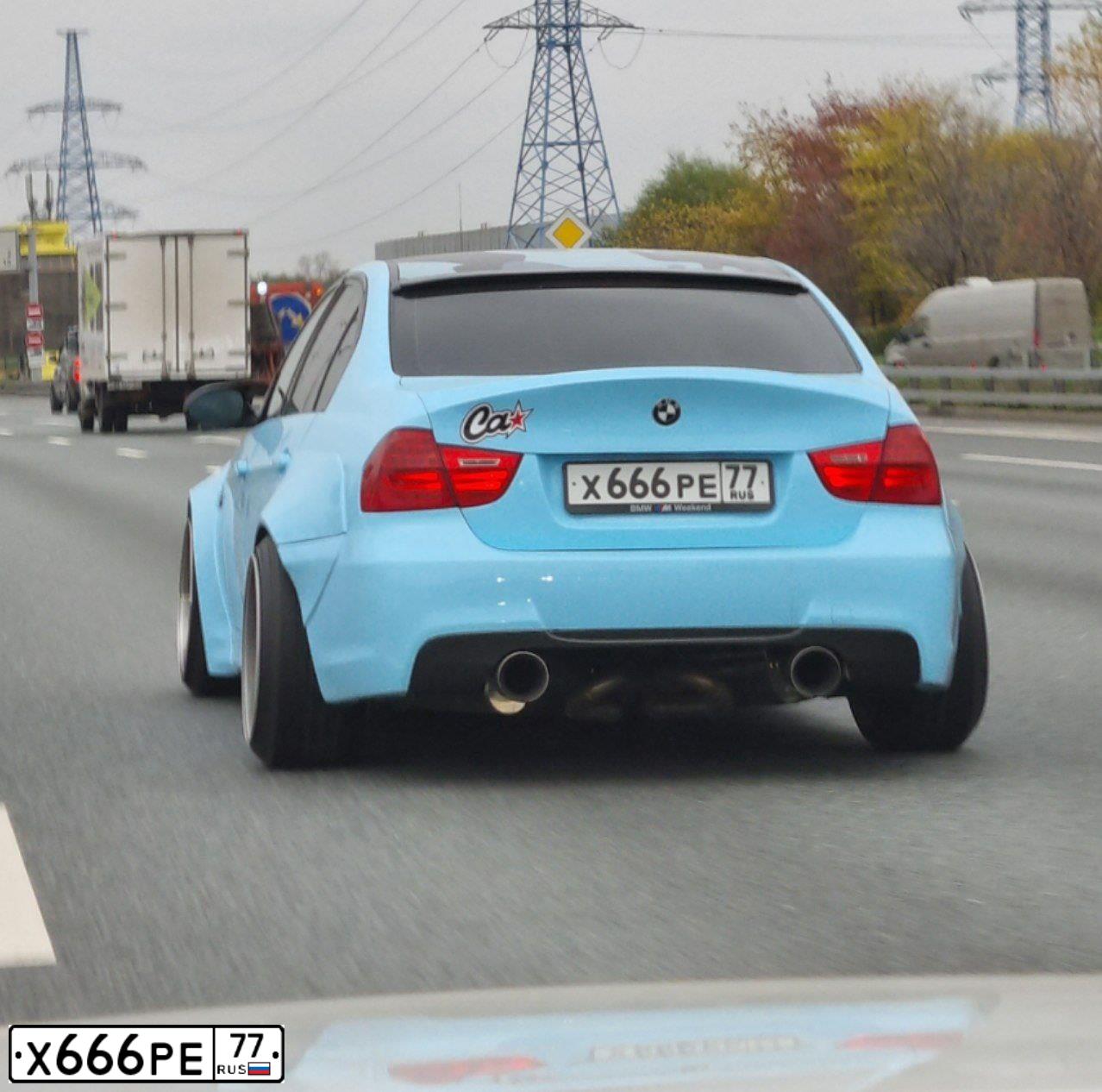 Фото автомобиля BMW 325I, 2005 — госномер Т175ОК797. Цвет: голубой
