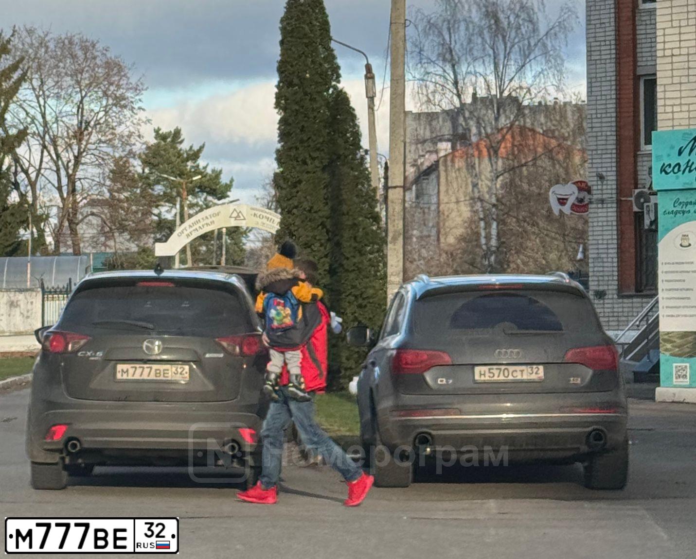 Фото автомобиля FORD FOCUS, 2007 — госномер О787НУ32. Цвет: ЧЕРНЫЙ