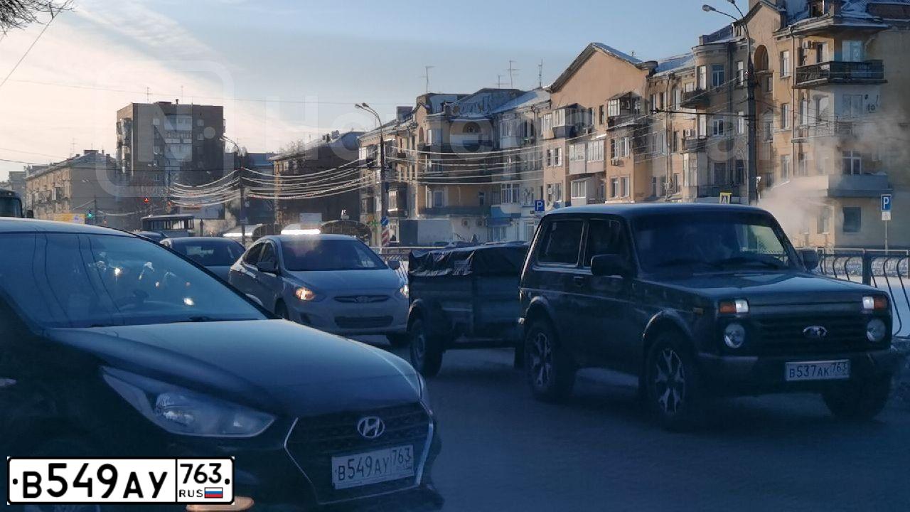 Фото автомобиля HYUNDAI SOLARIS, 2019 — госномер О975ТХ716. Цвет: ЧЕРНЫЙ