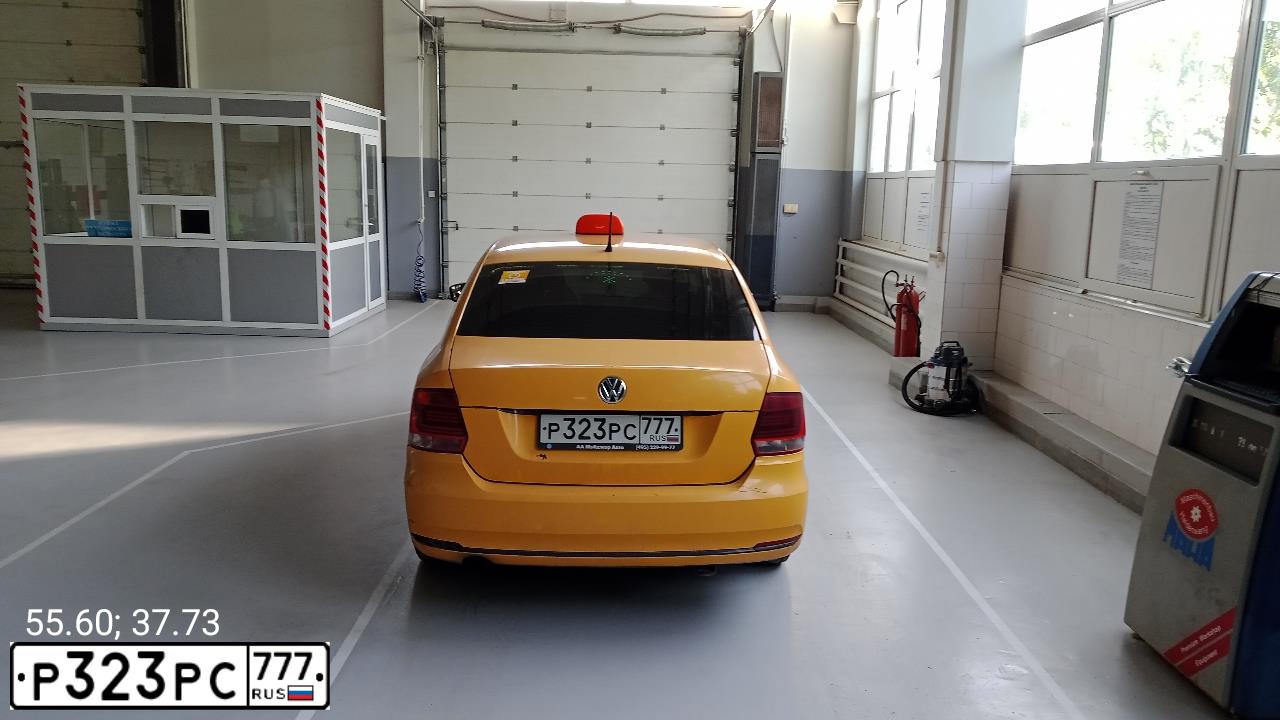Фото автомобиля VOLKSWAGEN TOUAREG, 2015 — госномер Р323РС777. Цвет: ЧЕРНЫЙ