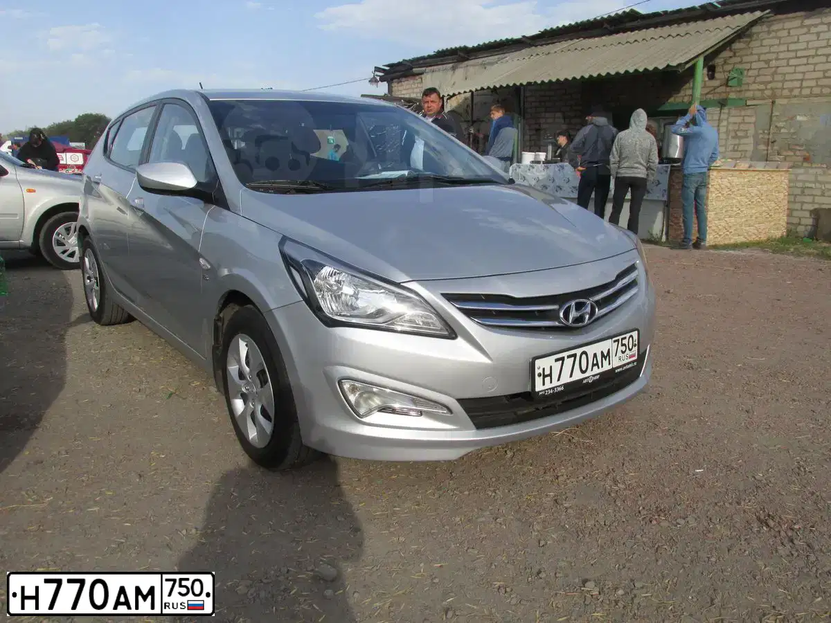 Фото автомобиля HYUNDAI SOLARIS, 2014 — госномер Н770АМ750. Цвет: СЕРЕБРИСТЫЙ