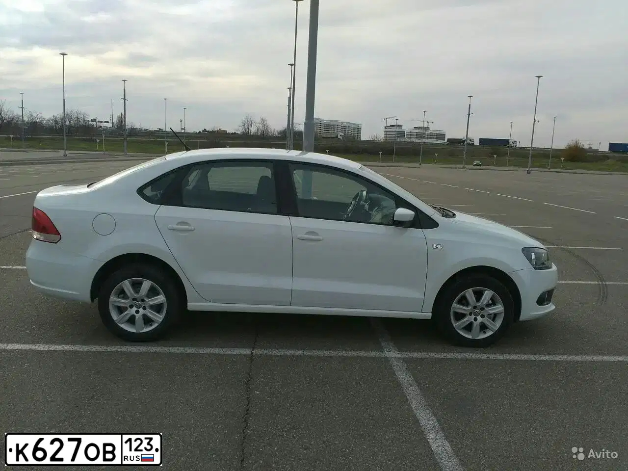 Фото автомобиля VOLKSWAGEN POLO, 2014 — госномер К627ОВ123. Цвет: Белый