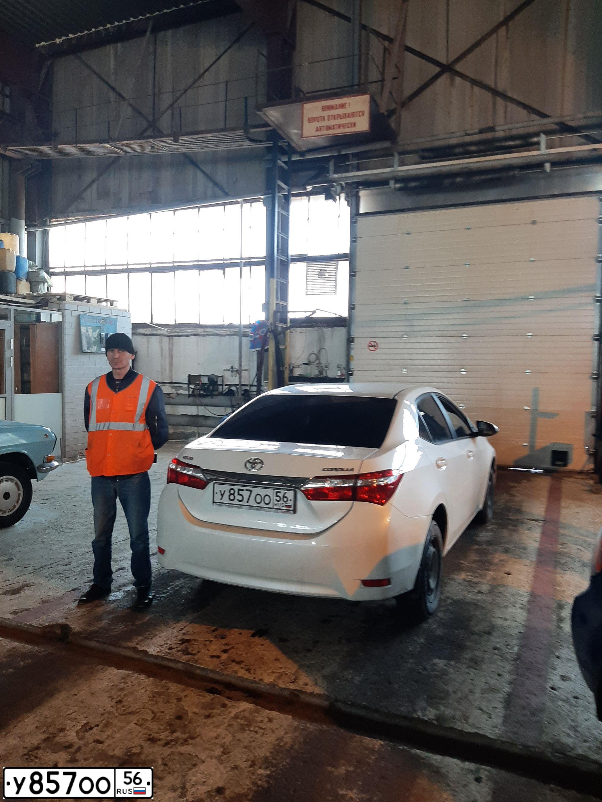 Фото автомобиля TOYOTA COROLLA, 2013 — госномер Е529ЕХ156. Цвет: Белый
