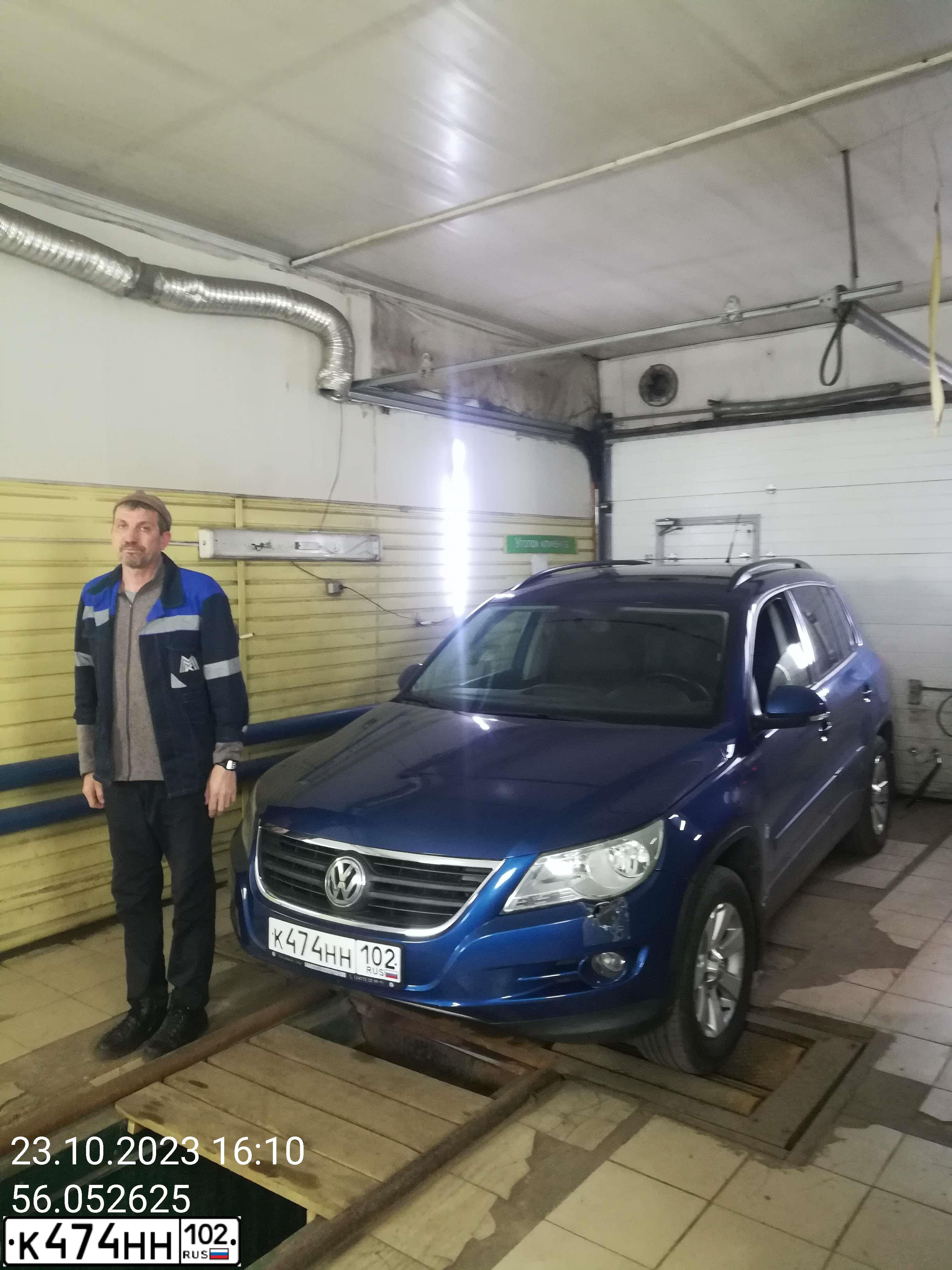 Фото автомобиля VOLKSWAGEN TIGUAN, 2008 — госномер К474НН102. Цвет: СИНИЙ