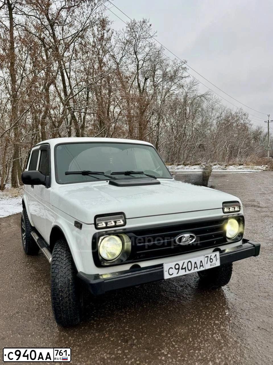 Фото автомобиля LADA 2121 NIVA, 2010 — госномер Р511СМ161. Цвет: ЯРКО-БЕЛЫЙ