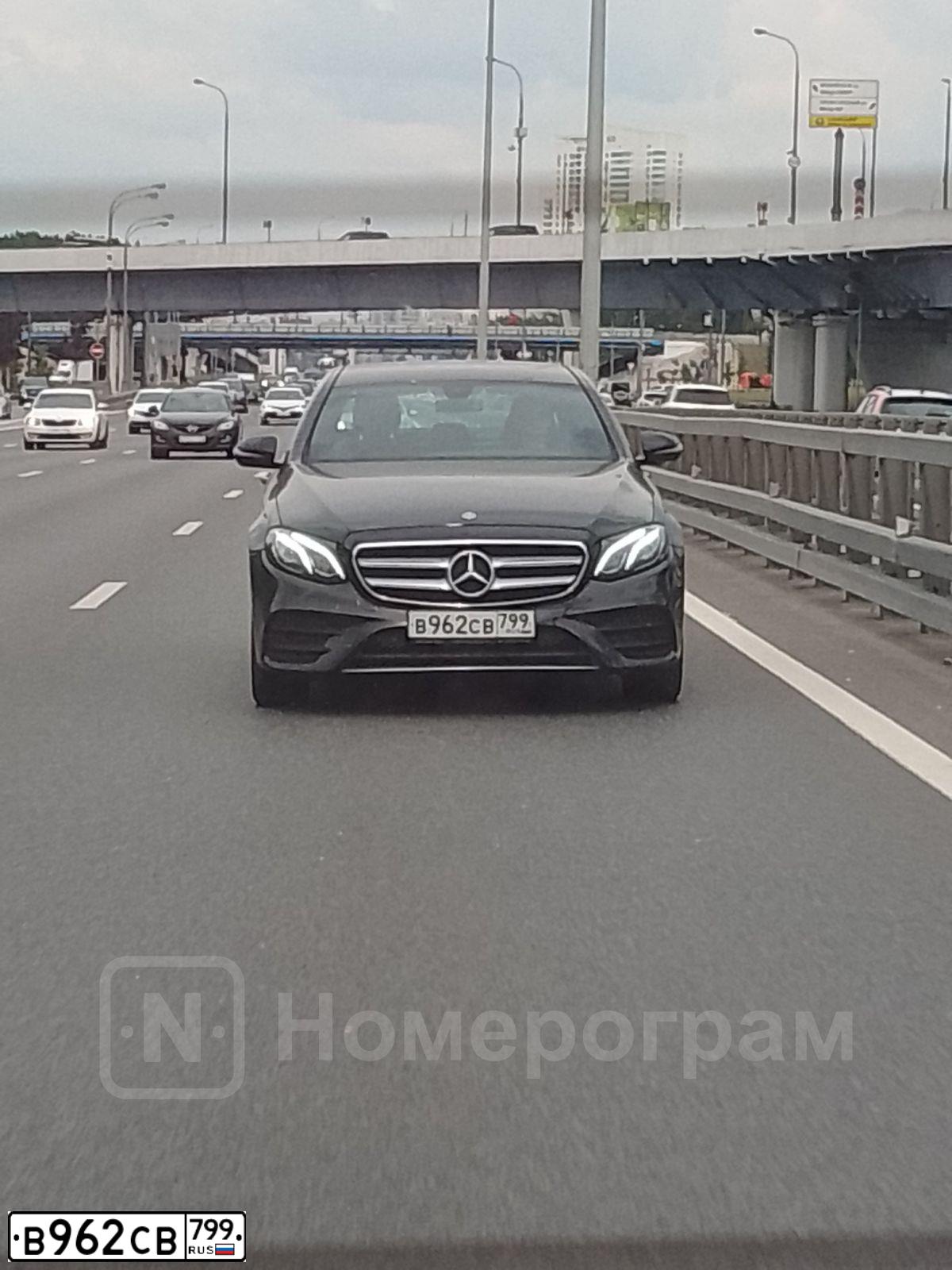 Фото автомобиля MERCEDES E-KLASSE, 2019 — госномер В962СВ799. Цвет: ЧЕРНЫЙ