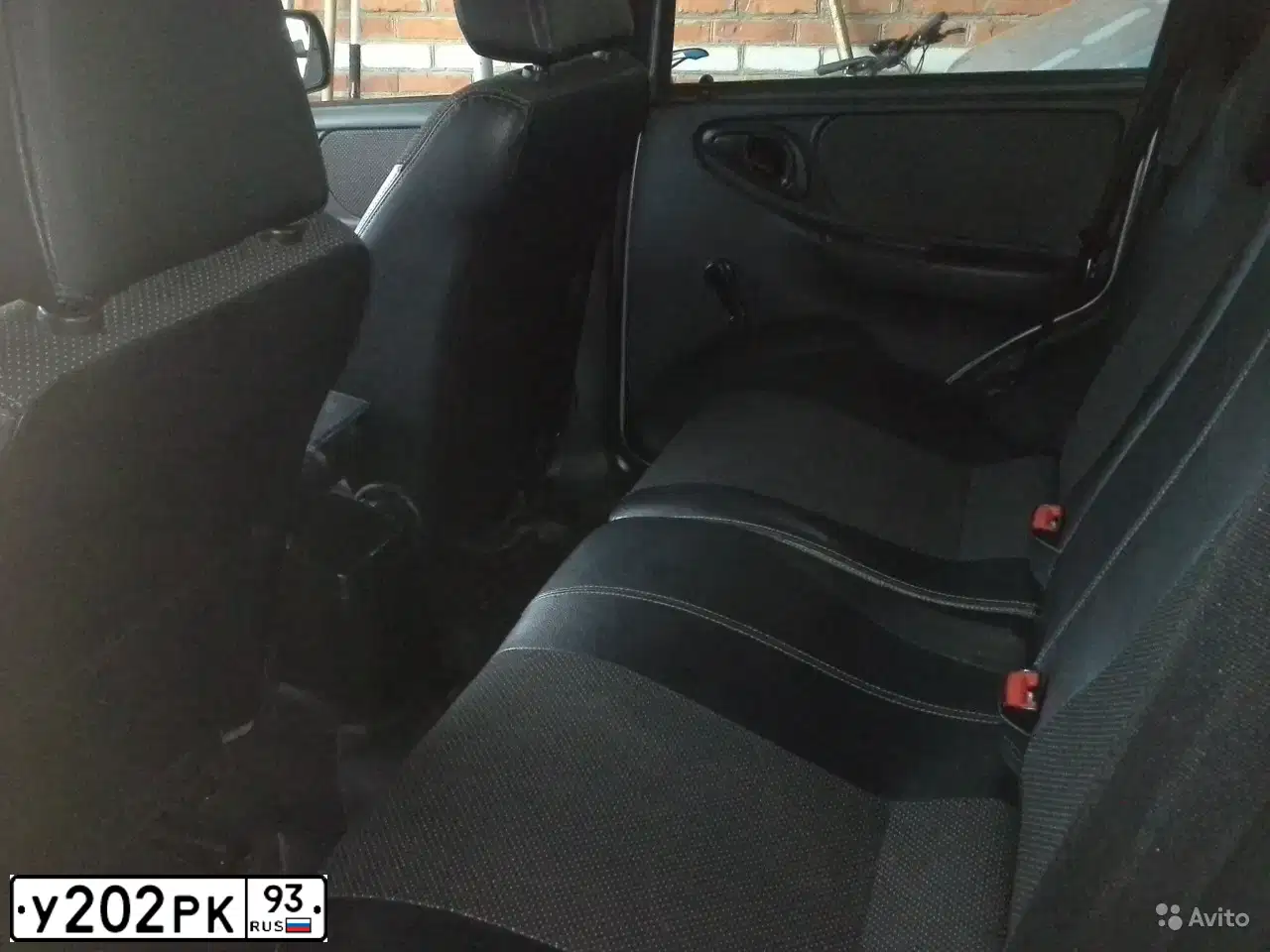 Фото автомобиля VOLKSWAGEN CARAVELLE, 2015 — госномер У202РК93. Цвет: СЕРЕБРИСТЫЙ