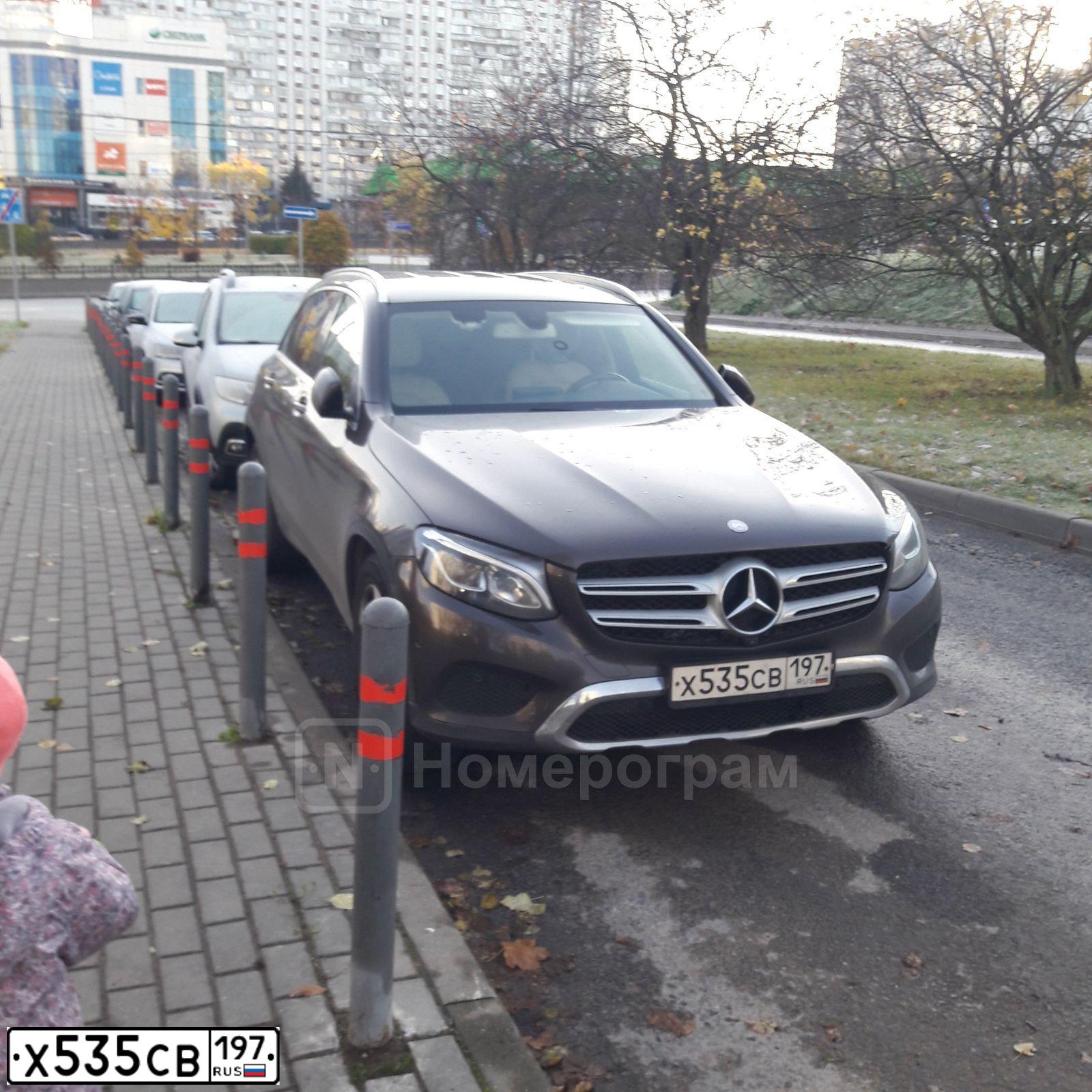 Фото автомобиля ИНФИНИТИ EX25, 2011 — госномер К670СА777. Цвет: ТЕМНО БОРДОВЫЙ