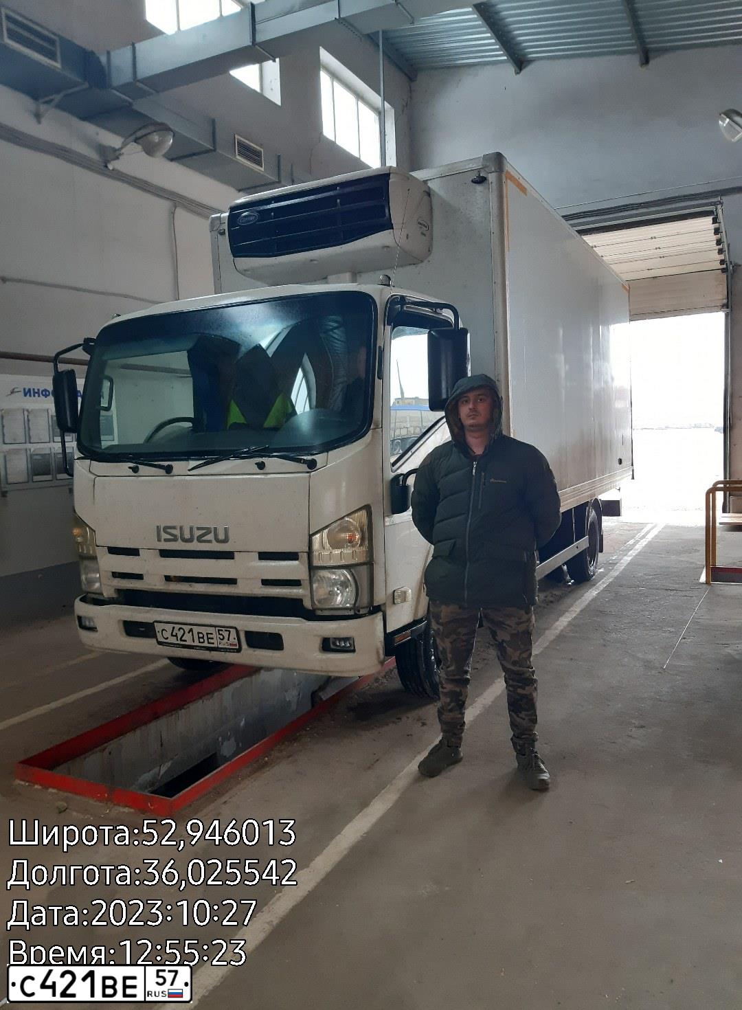 Фото автомобиля ISUZU NPR, 2014 — госномер С421ВЕ57. Цвет: Белый