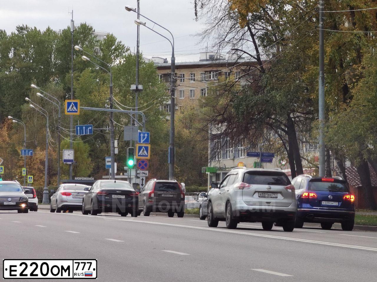 Фото автомобиля VOLKSWAGEN TOUAREG, 2015 — госномер Т193МХ799. Цвет: СИНИЙ ЯРКИЙ