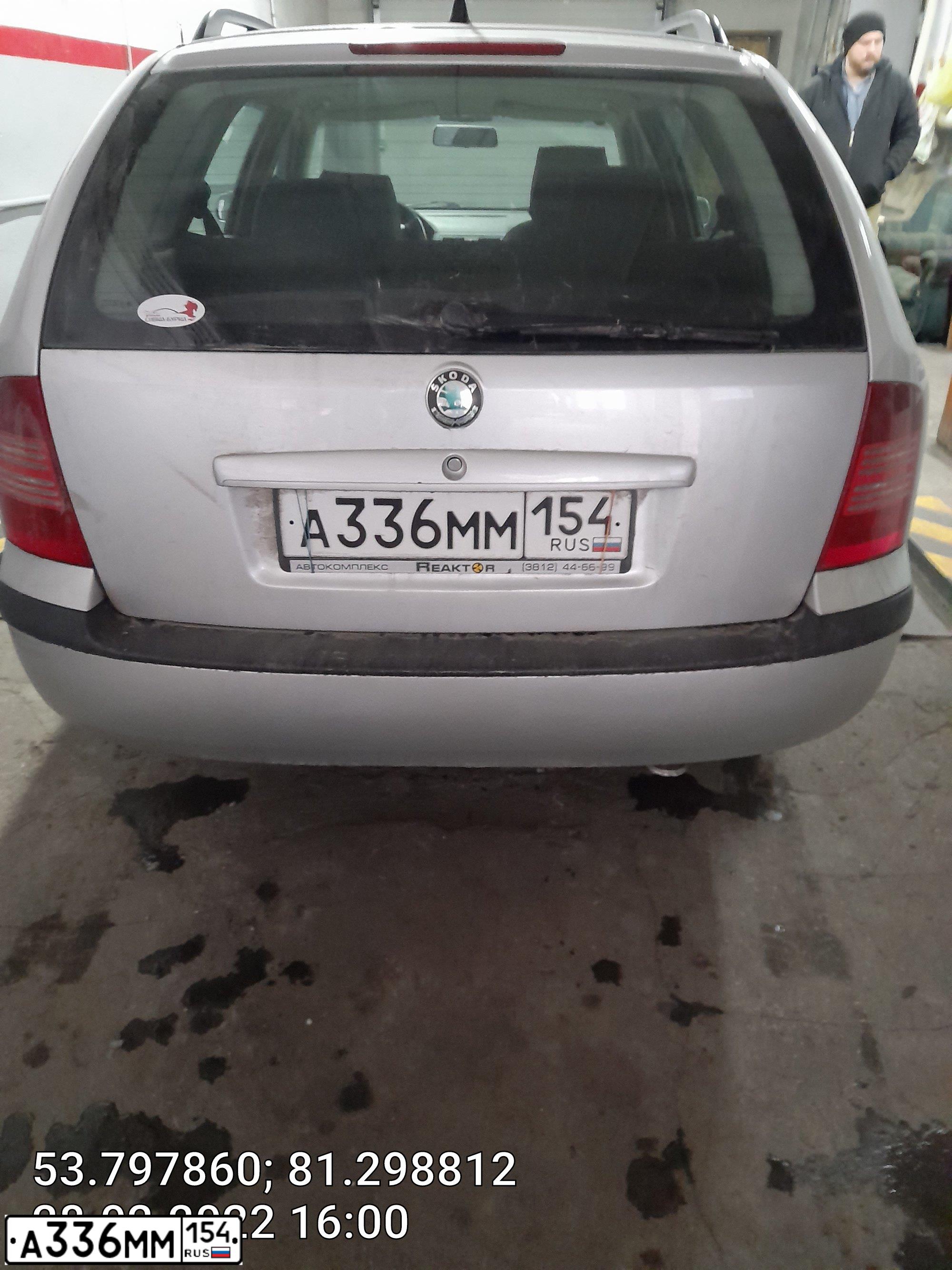 Фото автомобиля SKODA OCTAVIA, 2005 — госномер А336ММ154. Цвет: Серебристый