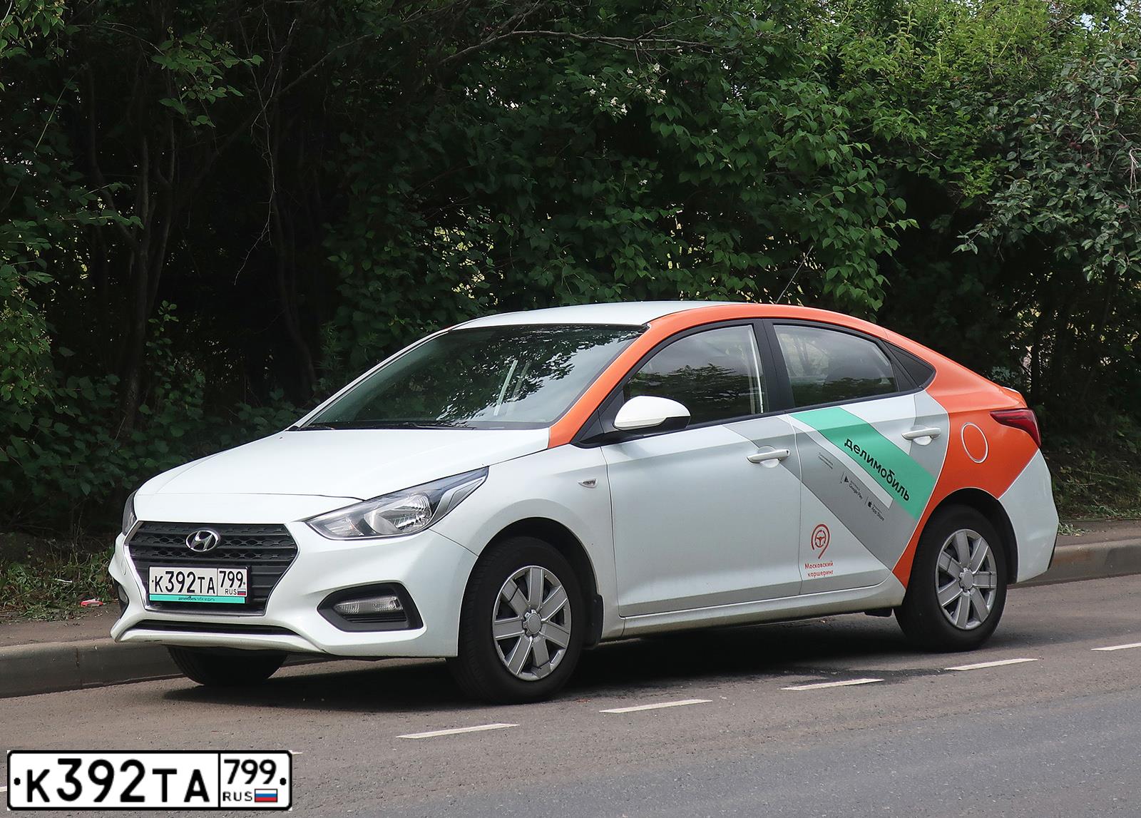 Фото автомобиля HYUNDAI SOLARIS, 2019 — госномер К392ТА799. Цвет: Белый