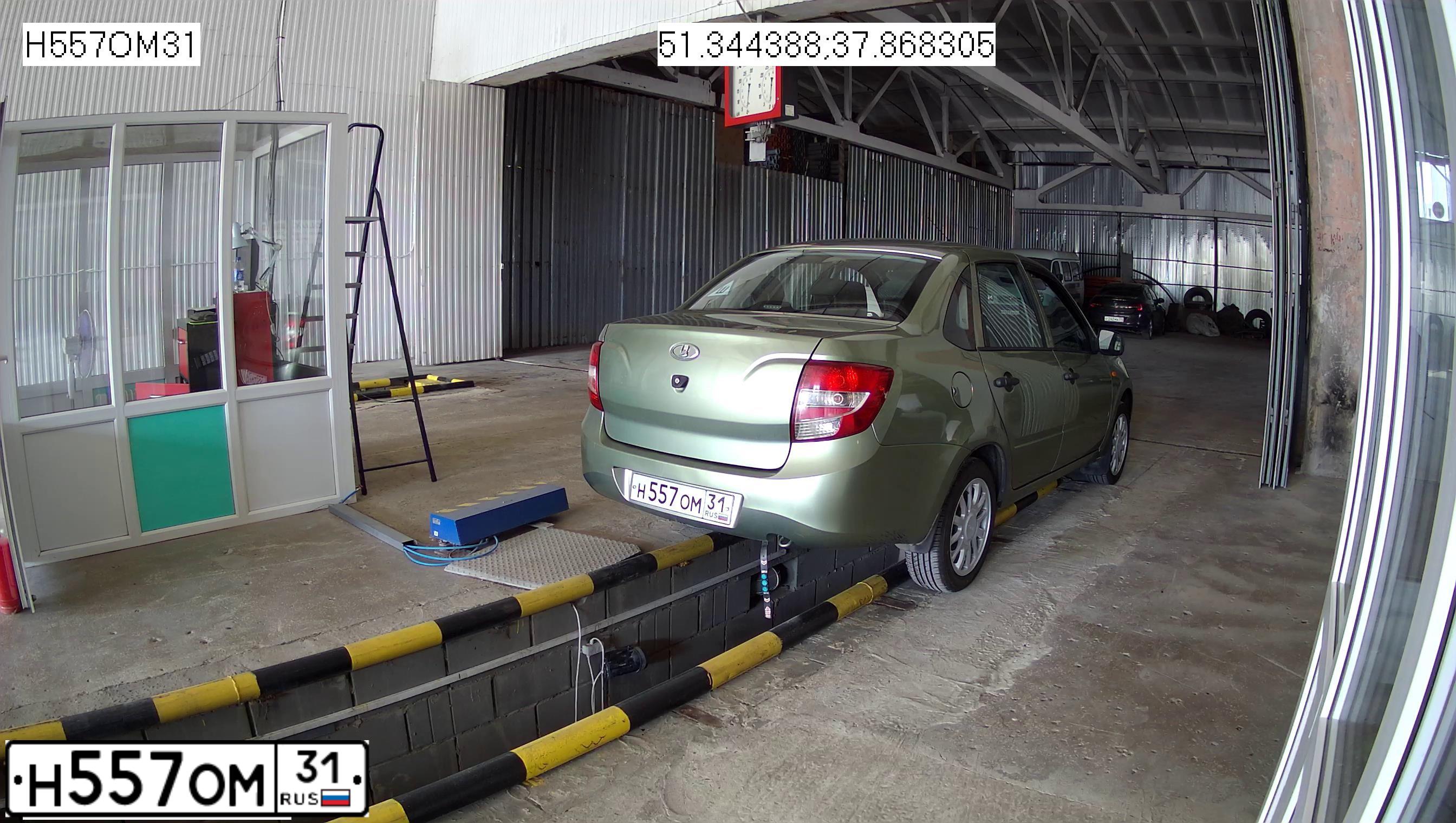 Фото автомобиля LADA GRANTA, 2013 — госномер Р552МТ136. Цвет: ЗЕЛЕНЫЙ