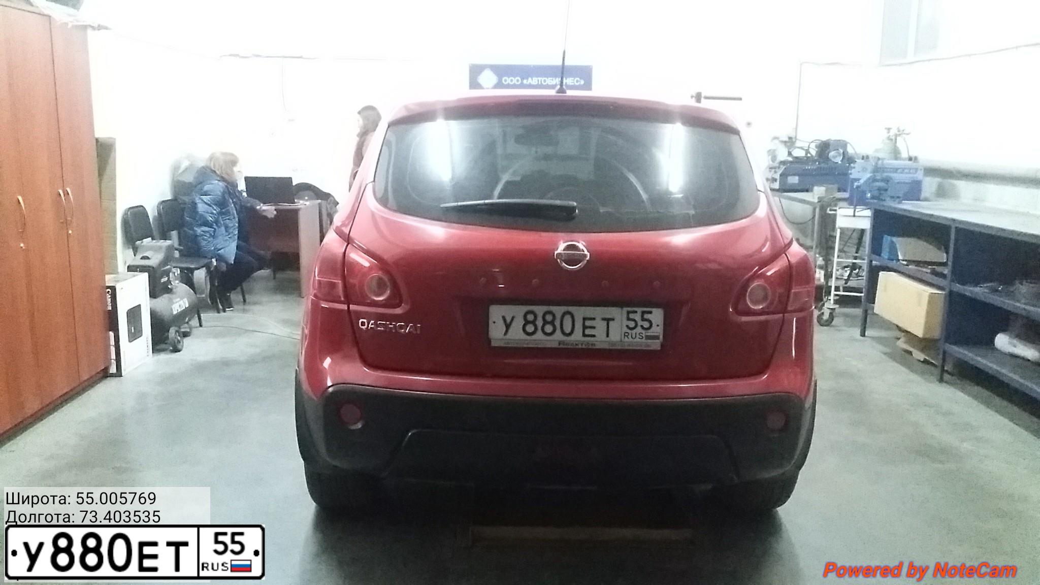 Фото автомобиля NISSAN QASHQAI, 2008 — госномер У880ЕТ55. Цвет: Красный