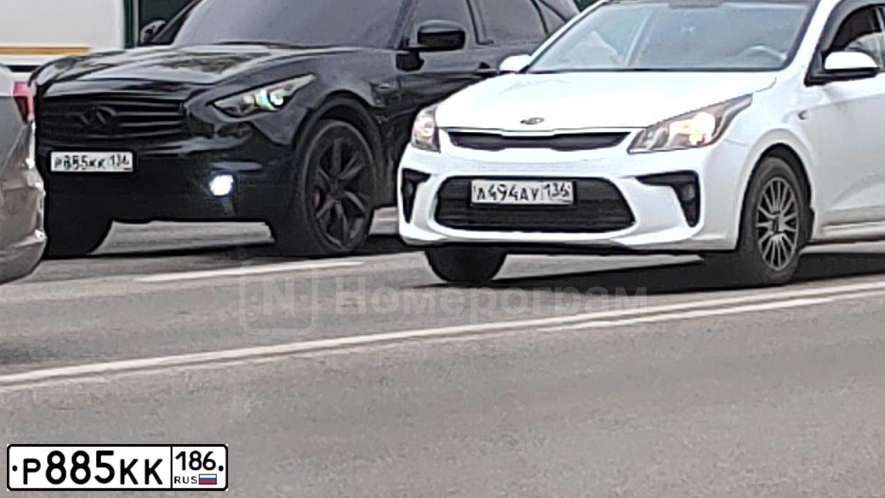 Фото автомобиля RENAULT LOGAN, 2014 — госномер Р885КК186. Цвет: Белый