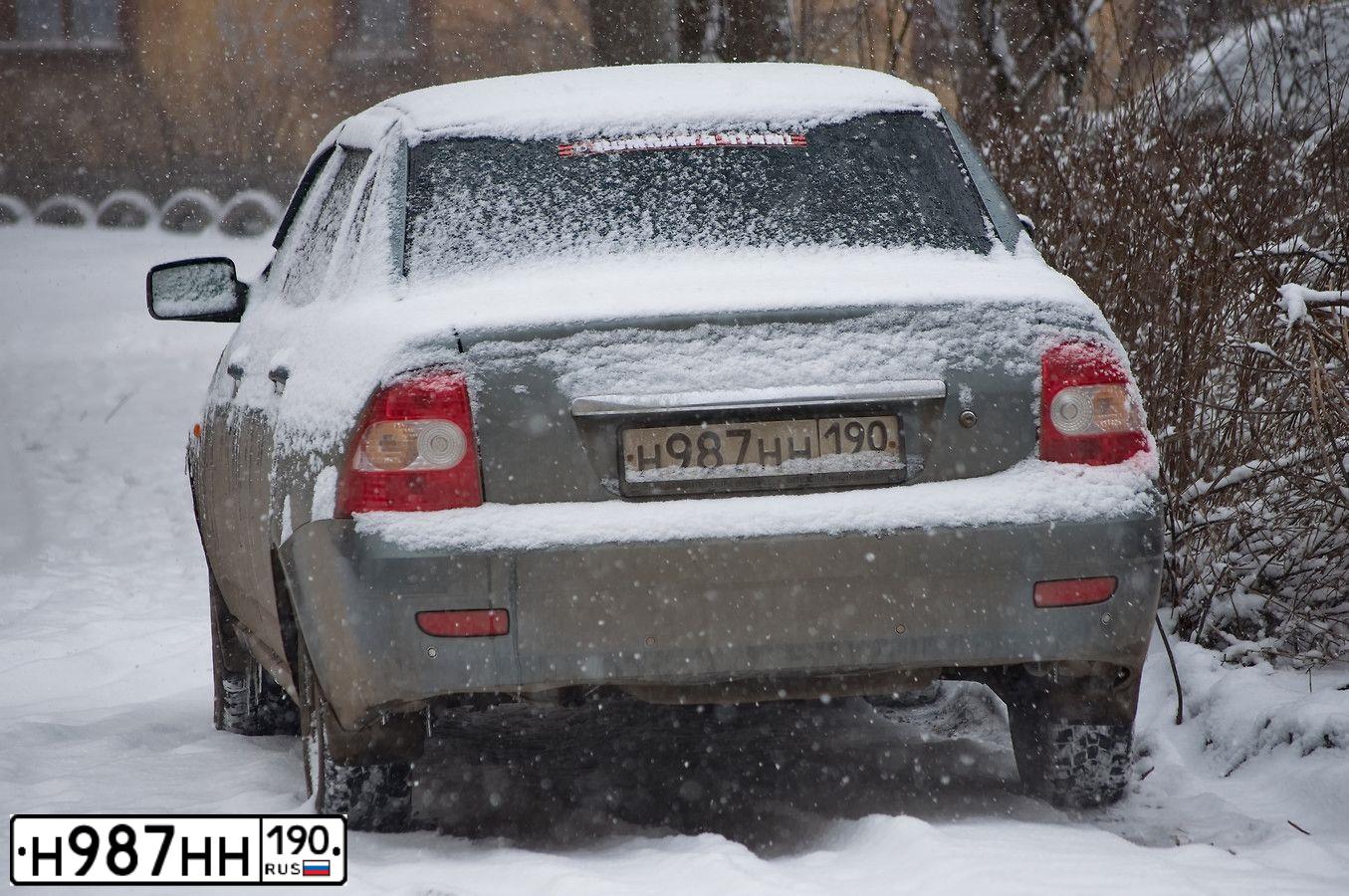 Фото автомобиля LADA 2170 PRIORA, 2008 — госномер Н987НН190. Цвет: СЕРО-ЗЕЛЕНЫЙ