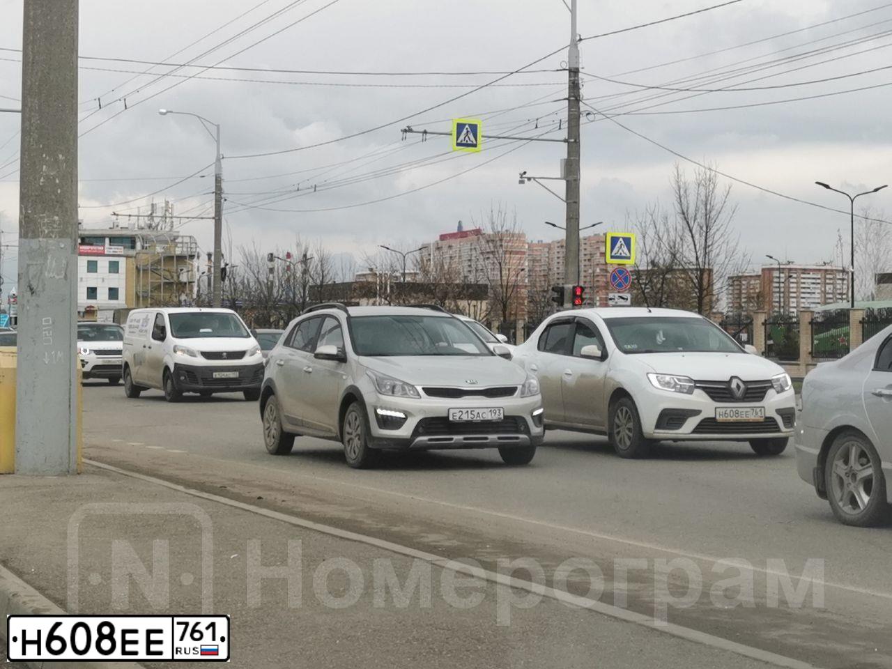 Фото автомобиля RENAULT LOGAN, 2021 — госномер Н608ЕЕ761. Цвет: Белый