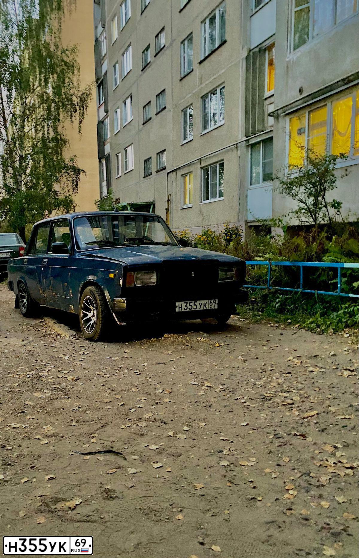 Фото автомобиля LADA 2107, 2007 — госномер Н355УК69. Цвет: Темно-синий