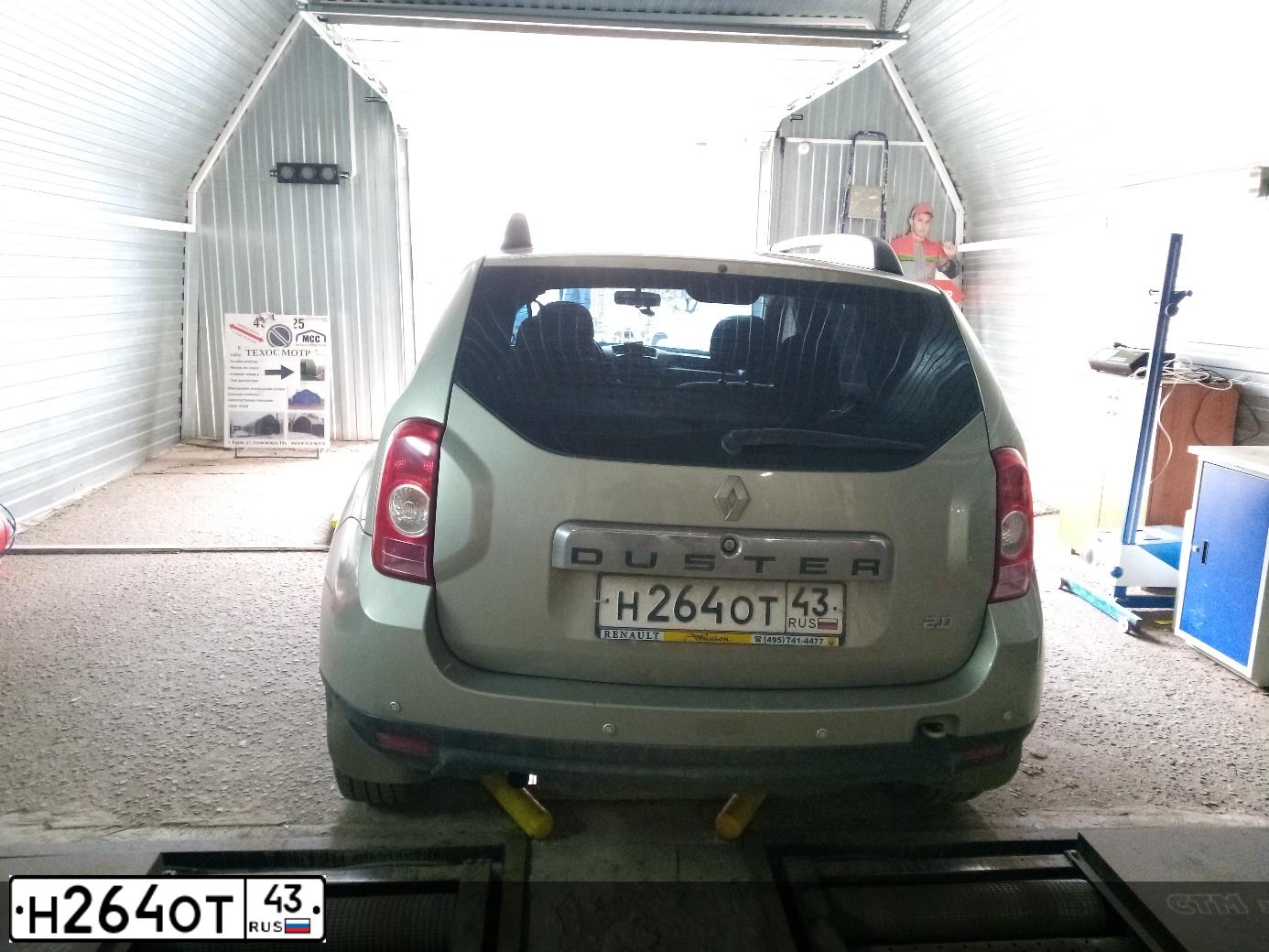 Фото автомобиля RENAULT DUSTER, 2014 — госномер Н264ОТ43. Цвет: БЕЖЕВЫЙ